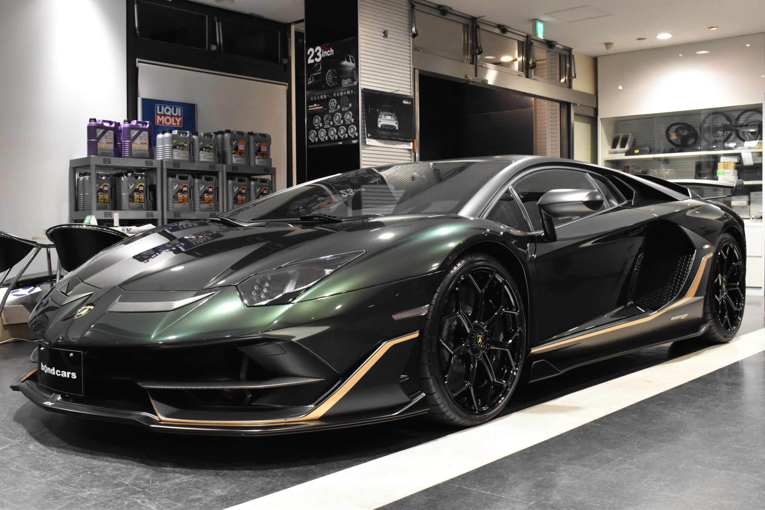 ランボルギーニ　アヴェンタドール　LP770-4　ＳＶＪ　世界900台限定車　カーボンインテリアパネル　フルバケットシート　デジタルインナーミラー　レーダー