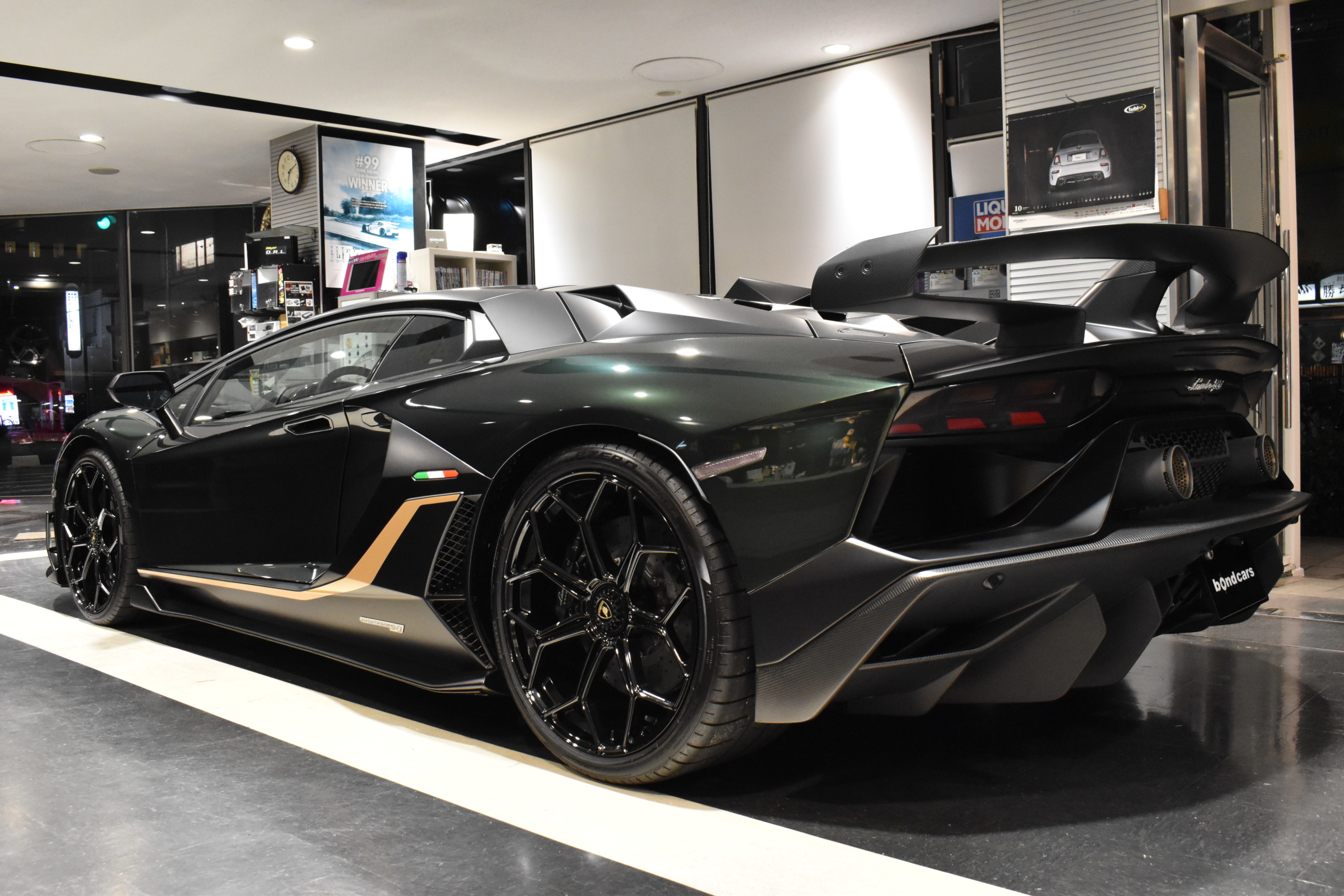 ランボルギーニ　アヴェンタドール　LP770-4　ＳＶＪ　世界900台限定車　カーボンインテリアパネル　フルバケットシート　デジタルインナーミラー　レーダー