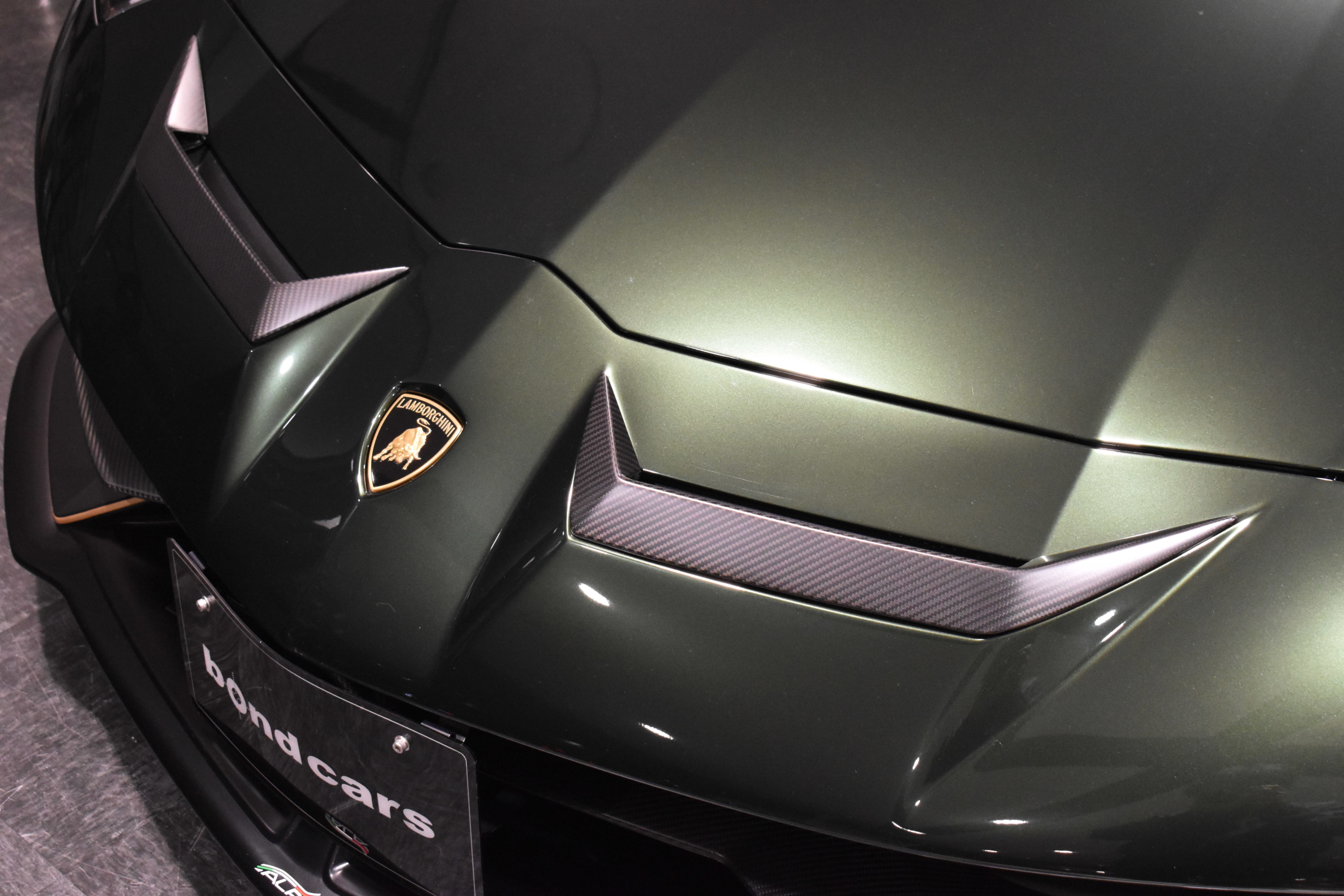 ランボルギーニ　アヴェンタドール　LP770-4　ＳＶＪ　世界900台限定車　カーボンインテリアパネル　フルバケットシート　デジタルインナーミラー　レーダー