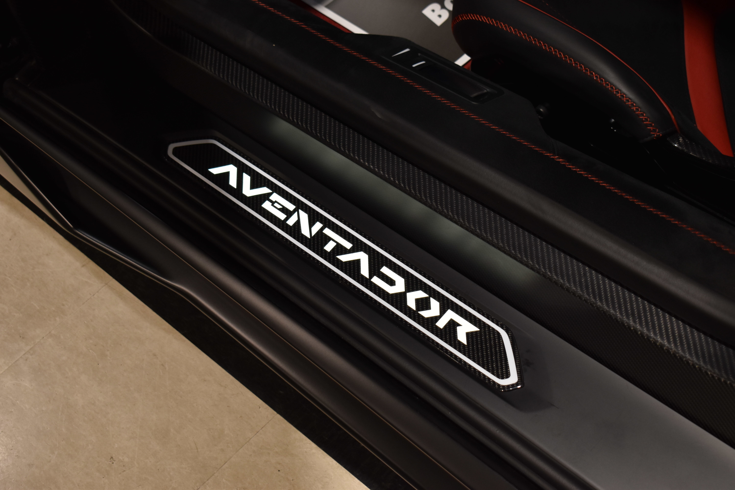 ランボルギーニ　アヴェンタドール　LP770-4　ＳＶＪ　世界900台限定車　カーボンインテリアパネル　フルバケットシート　デジタルインナーミラー　レーダー