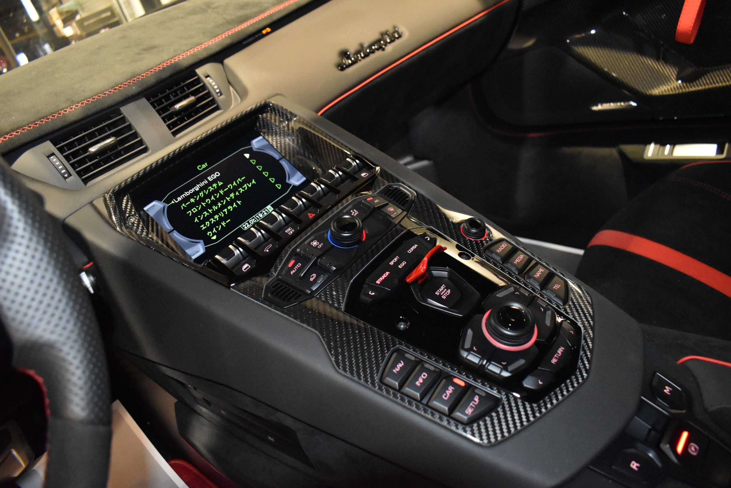 ランボルギーニ　アヴェンタドール　LP770-4　ＳＶＪ　世界900台限定車　カーボンインテリアパネル　フルバケットシート　デジタルインナーミラー　レーダー