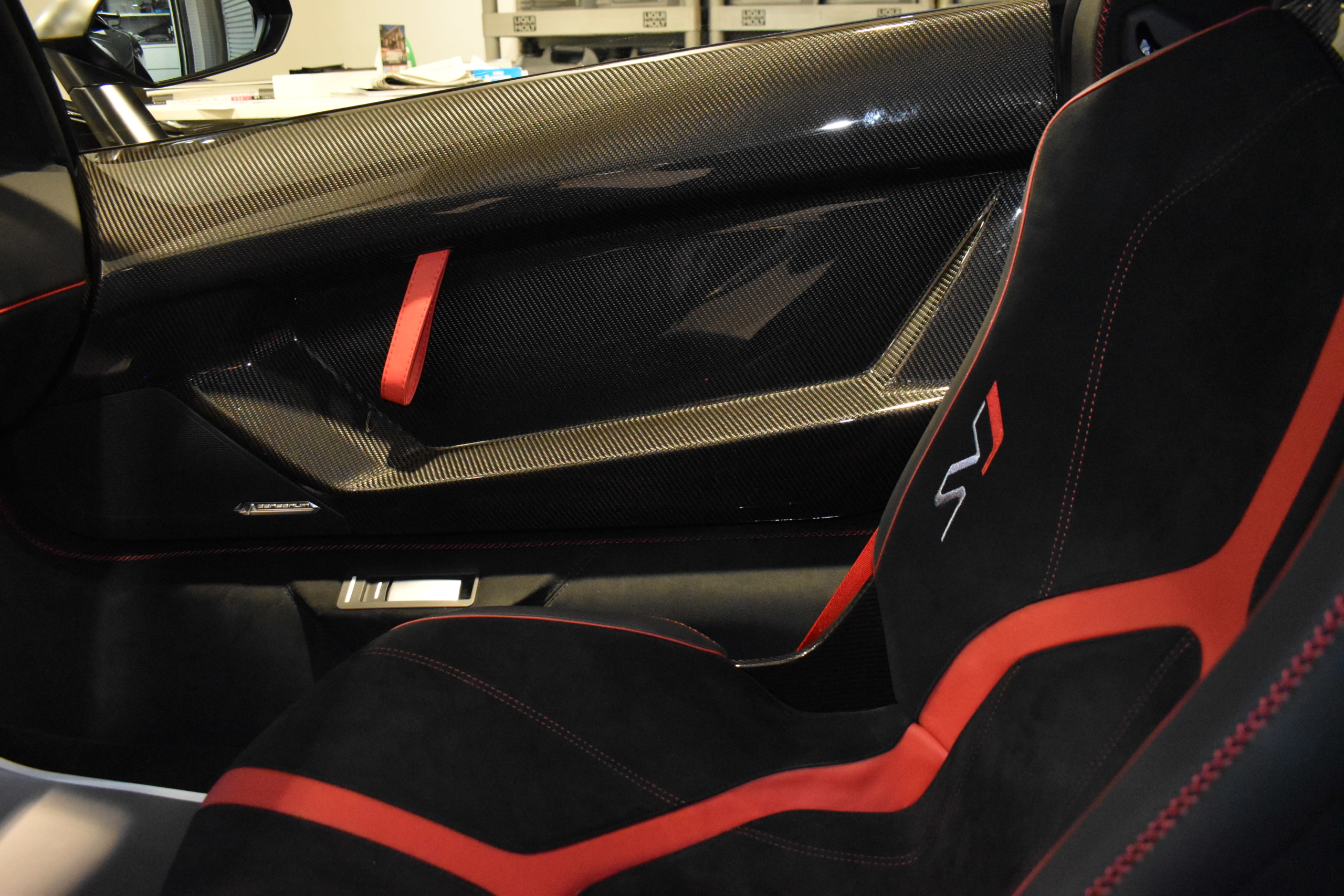 ランボルギーニ　アヴェンタドール　LP770-4　ＳＶＪ　世界900台限定車　カーボンインテリアパネル　フルバケットシート　デジタルインナーミラー　レーダー