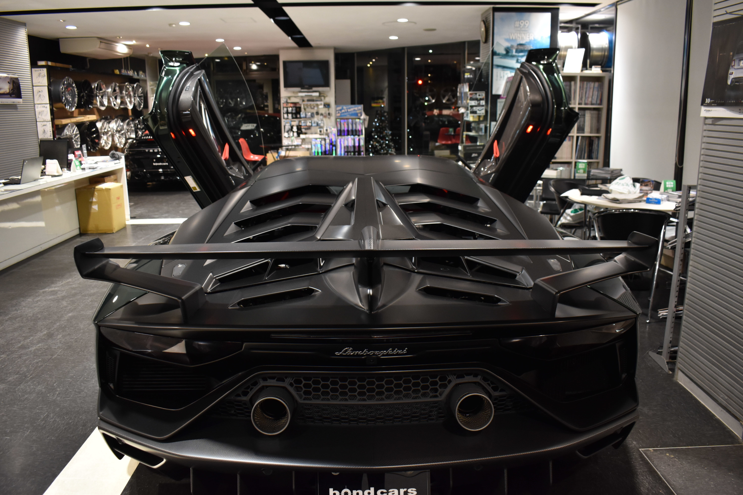 ランボルギーニ　アヴェンタドール　LP770-4　ＳＶＪ　世界900台限定車　カーボンインテリアパネル　フルバケットシート　デジタルインナーミラー　レーダー