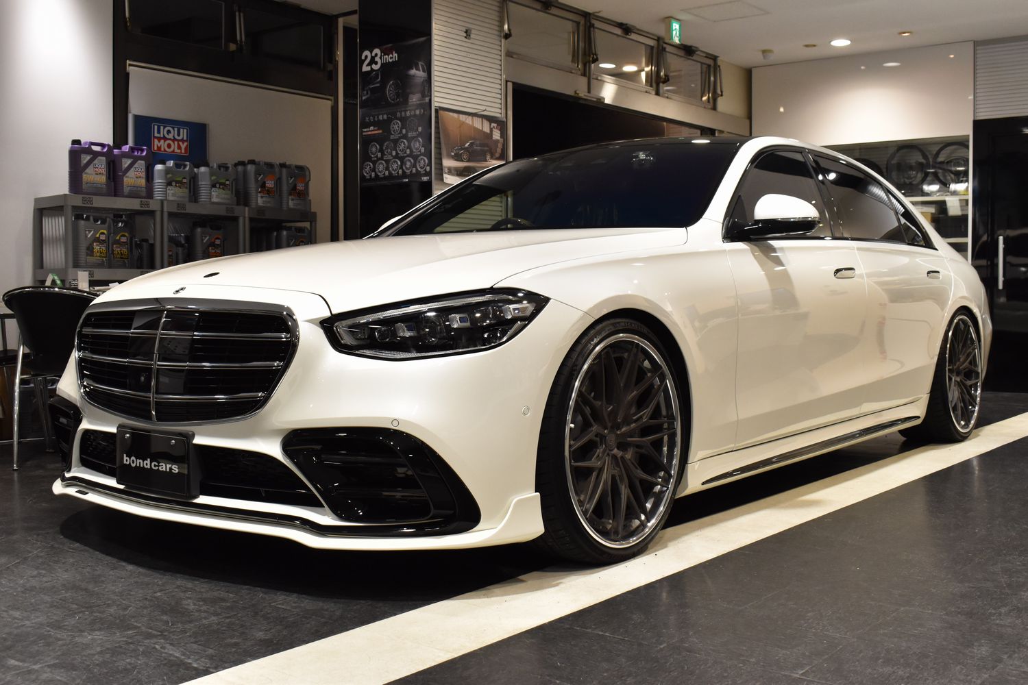 Ｓ５００４ＭロングＡＭＧライン　ダイヤモンドホワイト　リアコンフォートパッケージ　ＢＲＡＢＵＳフロント・リアスポイラー　ANRKY２２インチアルミホイール　ローダウン　デジタルインナーミラー　３Ｄツイーター