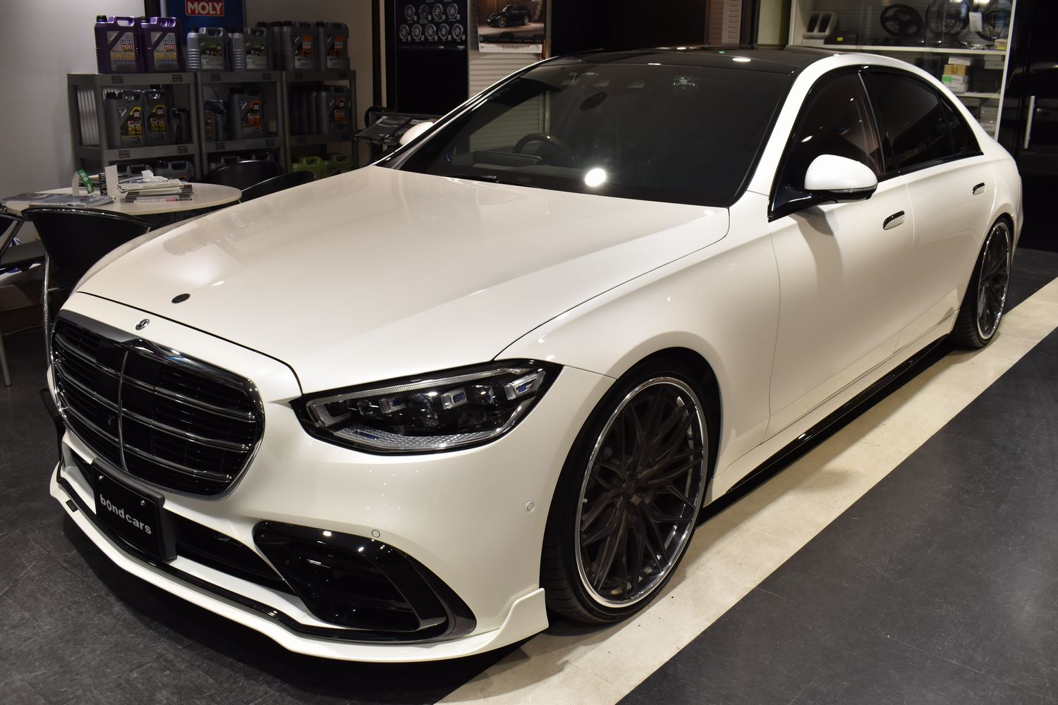 Ｓ５００４ＭロングＡＭＧライン　ダイヤモンドホワイト　リアコンフォートパッケージ　ＢＲＡＢＵＳフロント・リアスポイラー　ANRKY２２インチアルミホイール　ローダウン　デジタルインナーミラー　３Ｄツイーター
