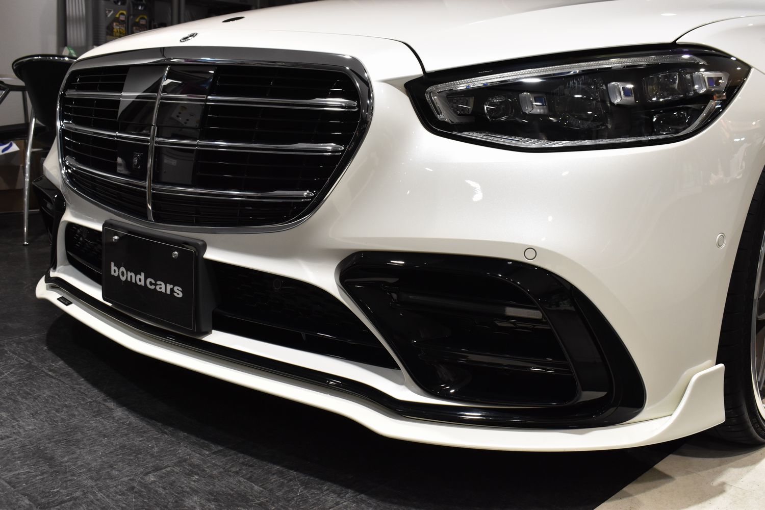 Ｓ５００４ＭロングＡＭＧライン　ダイヤモンドホワイト　リアコンフォートパッケージ　ＢＲＡＢＵＳフロント・リアスポイラー　ANRKY２２インチアルミホイール　ローダウン　デジタルインナーミラー　３Ｄツイーター