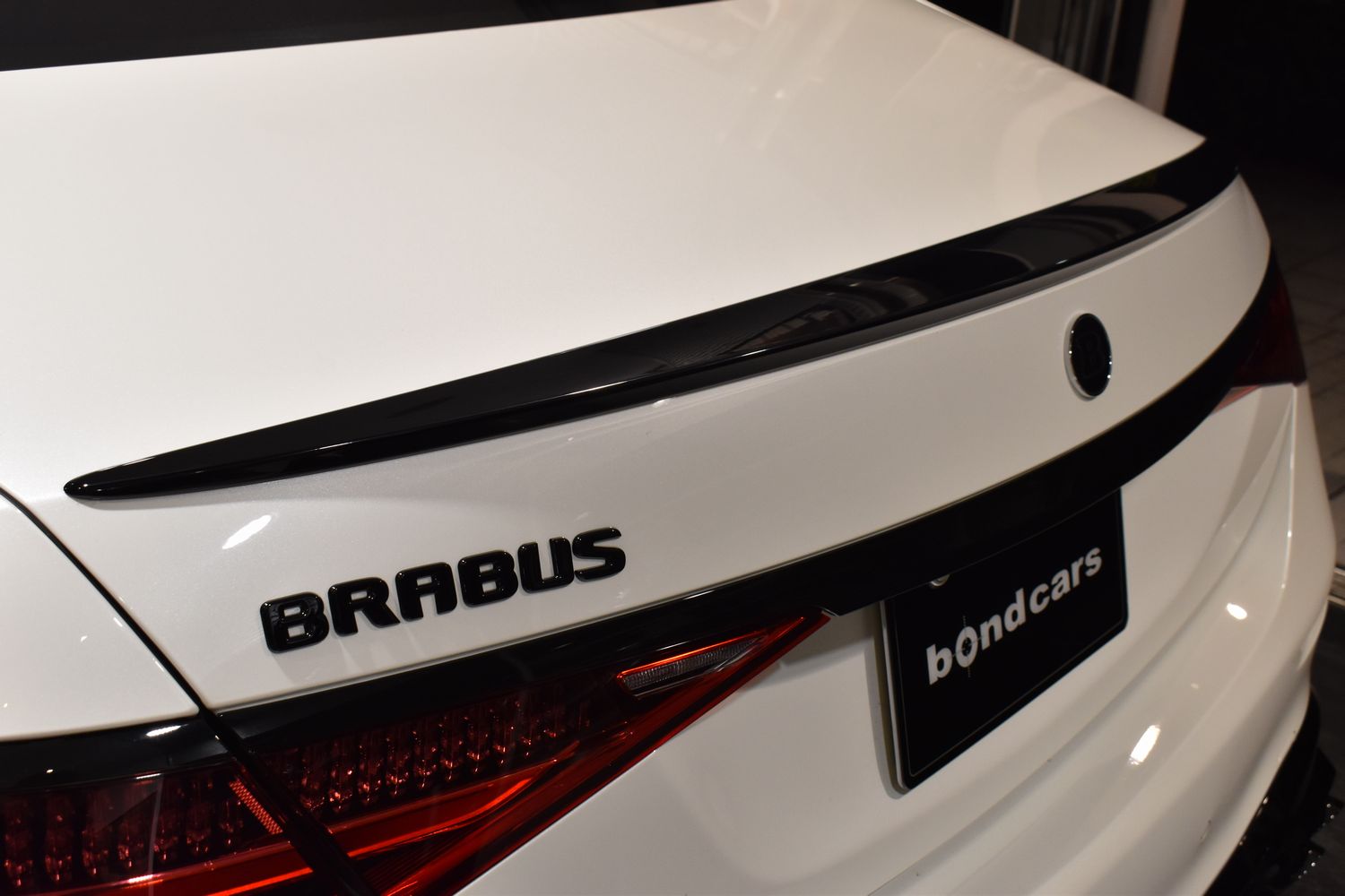 Ｓ５００４ＭロングＡＭＧライン　ダイヤモンドホワイト　リアコンフォートパッケージ　ＢＲＡＢＵＳフロント・リアスポイラー　ANRKY２２インチアルミホイール　ローダウン　デジタルインナーミラー　３Ｄツイーター