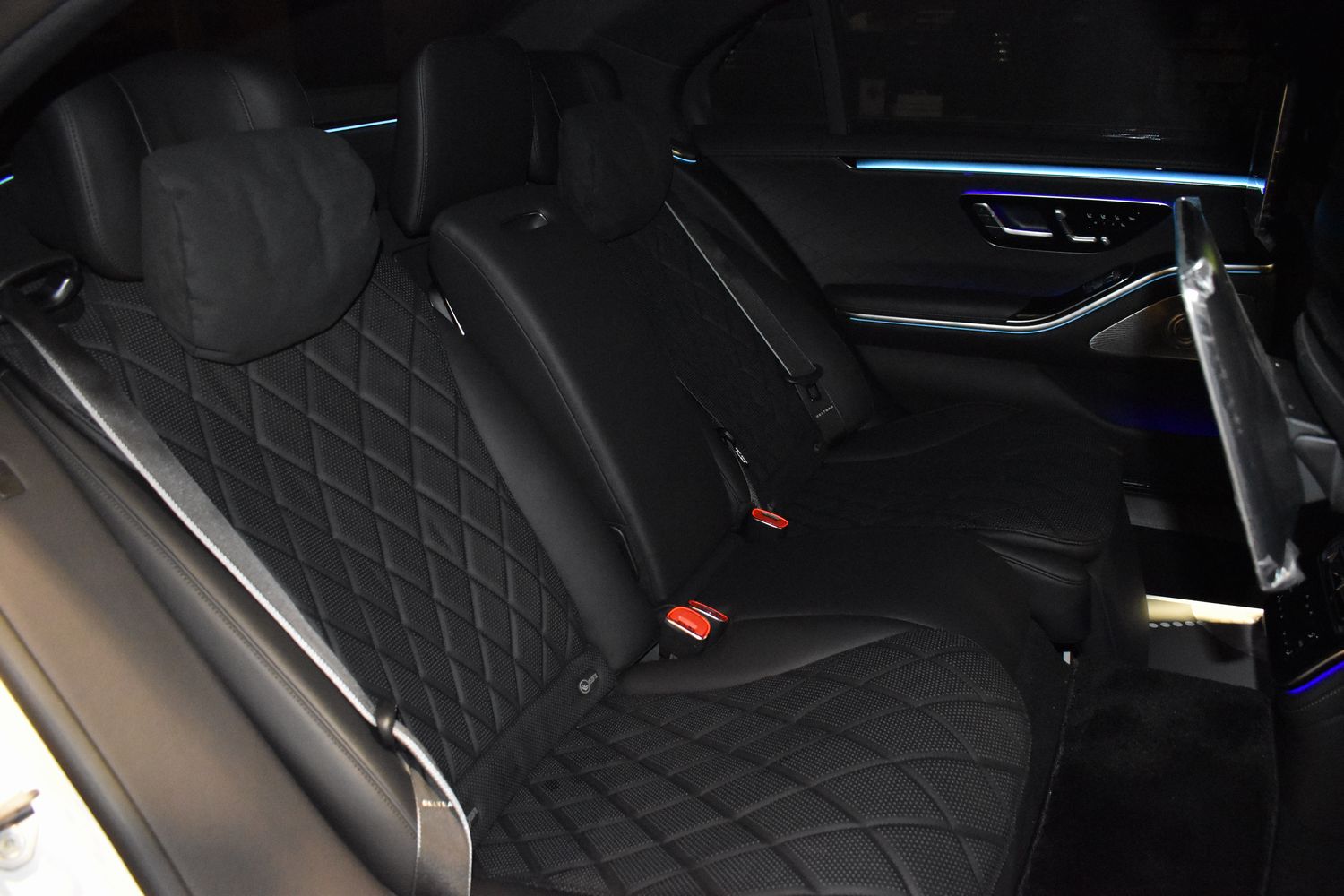 Ｓ５００４ＭロングＡＭＧライン　ダイヤモンドホワイト　リアコンフォートパッケージ　ＢＲＡＢＵＳフロント・リアスポイラー　ANRKY２２インチアルミホイール　ローダウン　デジタルインナーミラー　３Ｄツイーター