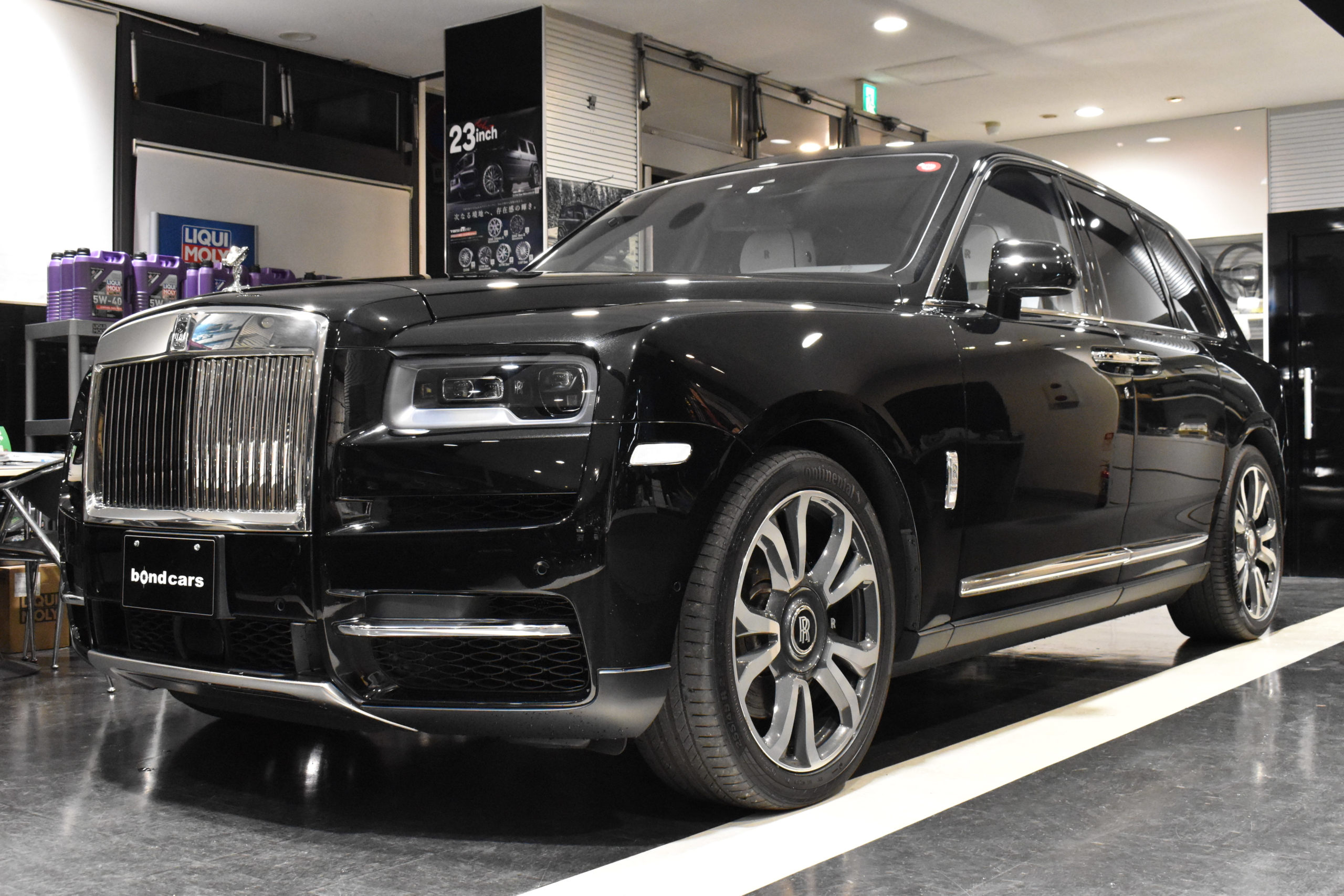 ROLLS ROYCE　CULLINAN　ビスポークオーディオ　ベンチレーション＆シートヒーター　マッサージ機能　リアエンターシステム　RRヘッドレスト刺繍　HUD　22インチAW　ホワイトレザー　ウッドインテリア