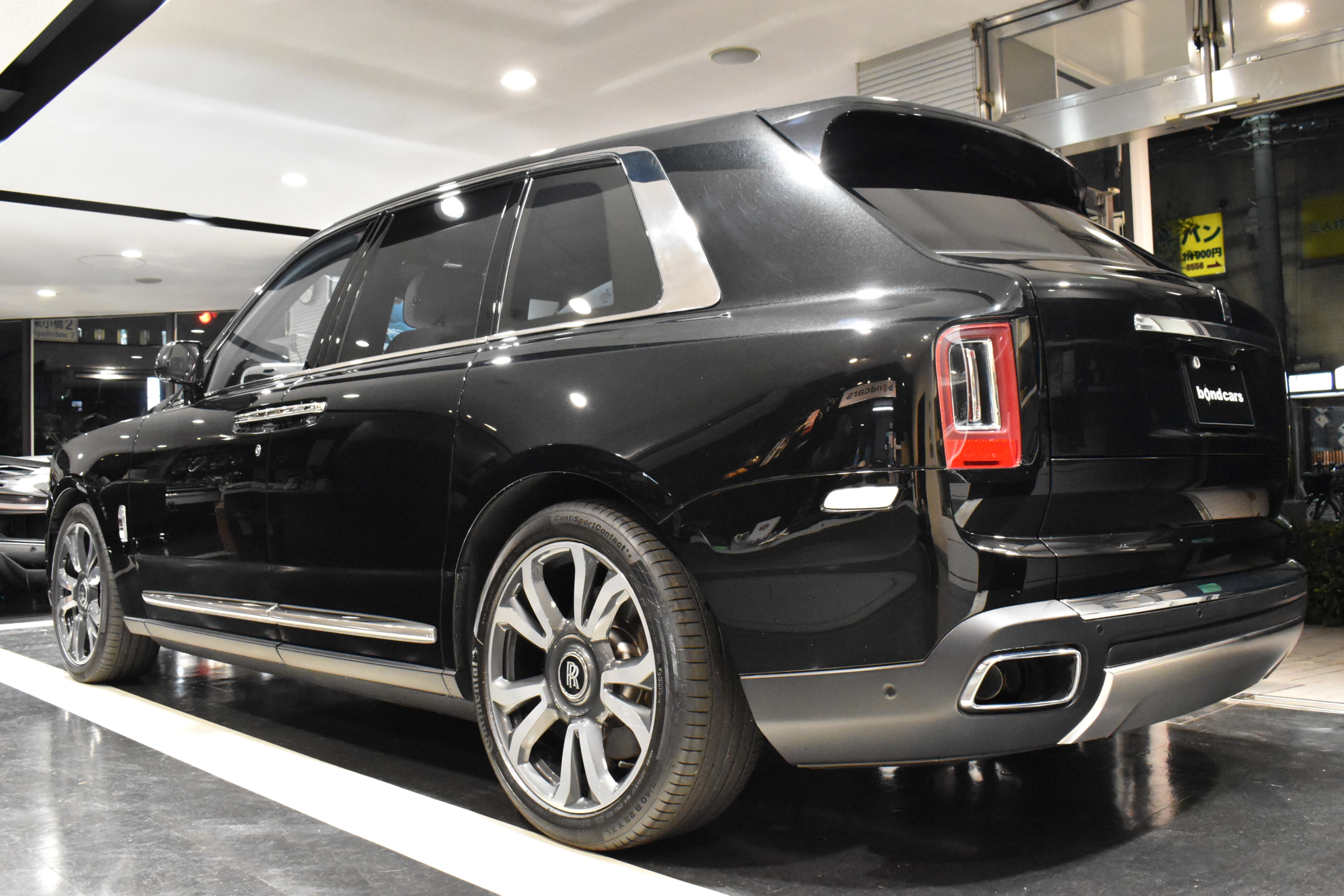 ROLLS ROYCE　CULLINAN　ビスポークオーディオ　ベンチレーション＆シートヒーター　マッサージ機能　リアエンターシステム　RRヘッドレスト刺繍　HUD　22インチAW　ホワイトレザー　ウッドインテリア