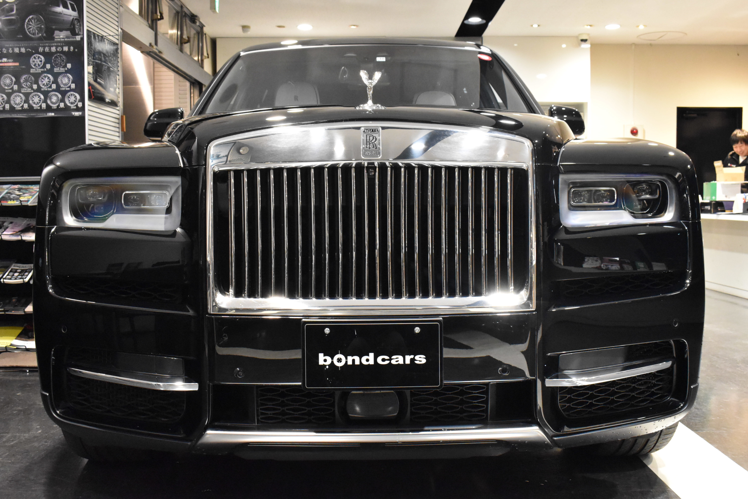 ROLLS ROYCE　CULLINAN　ビスポークオーディオ　ベンチレーション＆シートヒーター　マッサージ機能　リアエンターシステム　RRヘッドレスト刺繍　HUD　22インチAW　ホワイトレザー　ウッドインテリア
