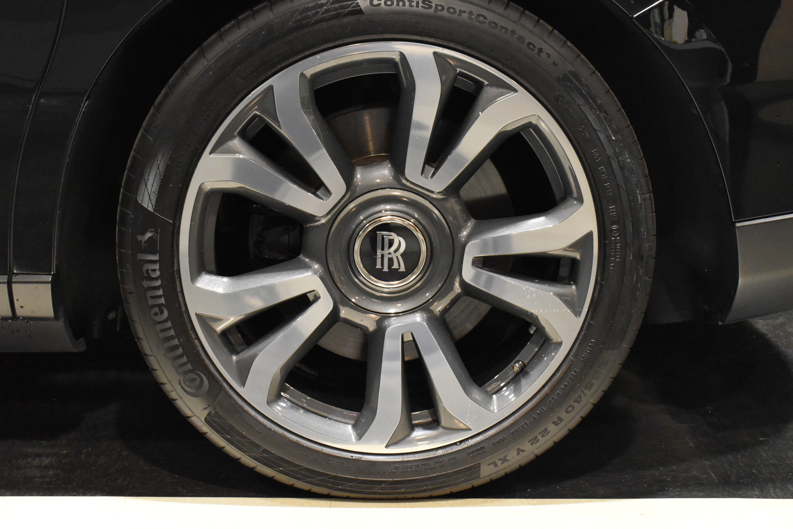 ROLLS ROYCE　CULLINAN　ビスポークオーディオ　ベンチレーション＆シートヒーター　マッサージ機能　リアエンターシステム　RRヘッドレスト刺繍　HUD　22インチAW　ホワイトレザー　ウッドインテリア