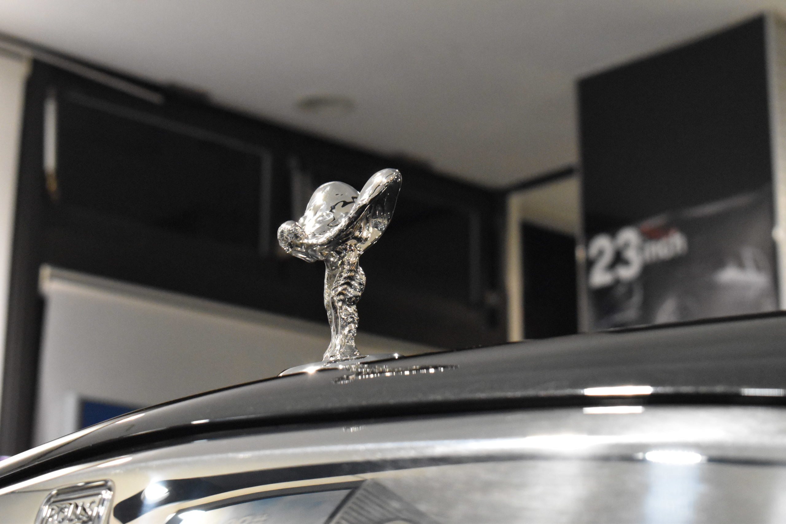 ROLLS ROYCE　CULLINAN　ビスポークオーディオ　ベンチレーション＆シートヒーター　マッサージ機能　リアエンターシステム　RRヘッドレスト刺繍　HUD　22インチAW　ホワイトレザー　ウッドインテリア
