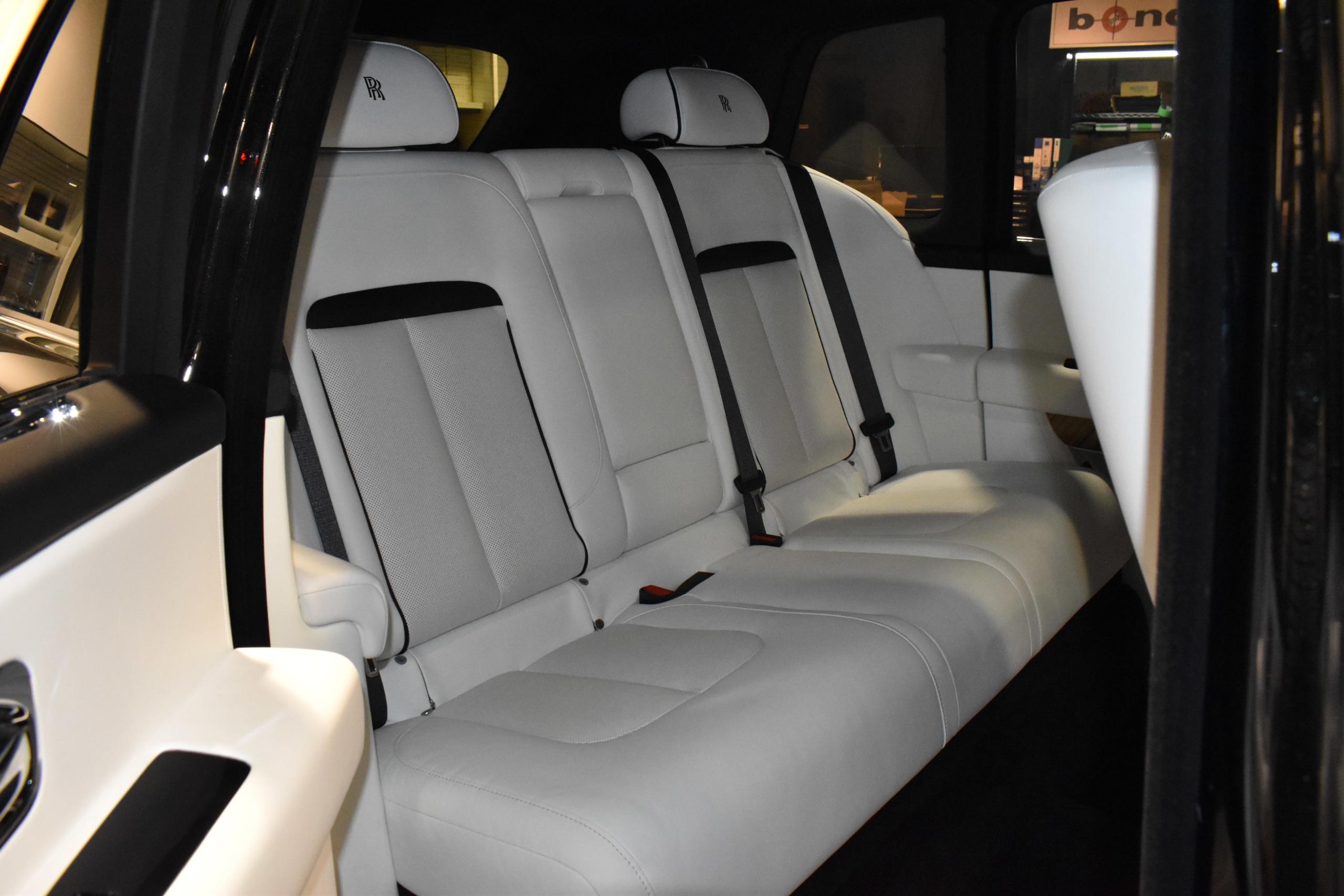 ROLLS ROYCE　CULLINAN　ビスポークオーディオ　ベンチレーション＆シートヒーター　マッサージ機能　リアエンターシステム　RRヘッドレスト刺繍　HUD　22インチAW　ホワイトレザー　ウッドインテリア