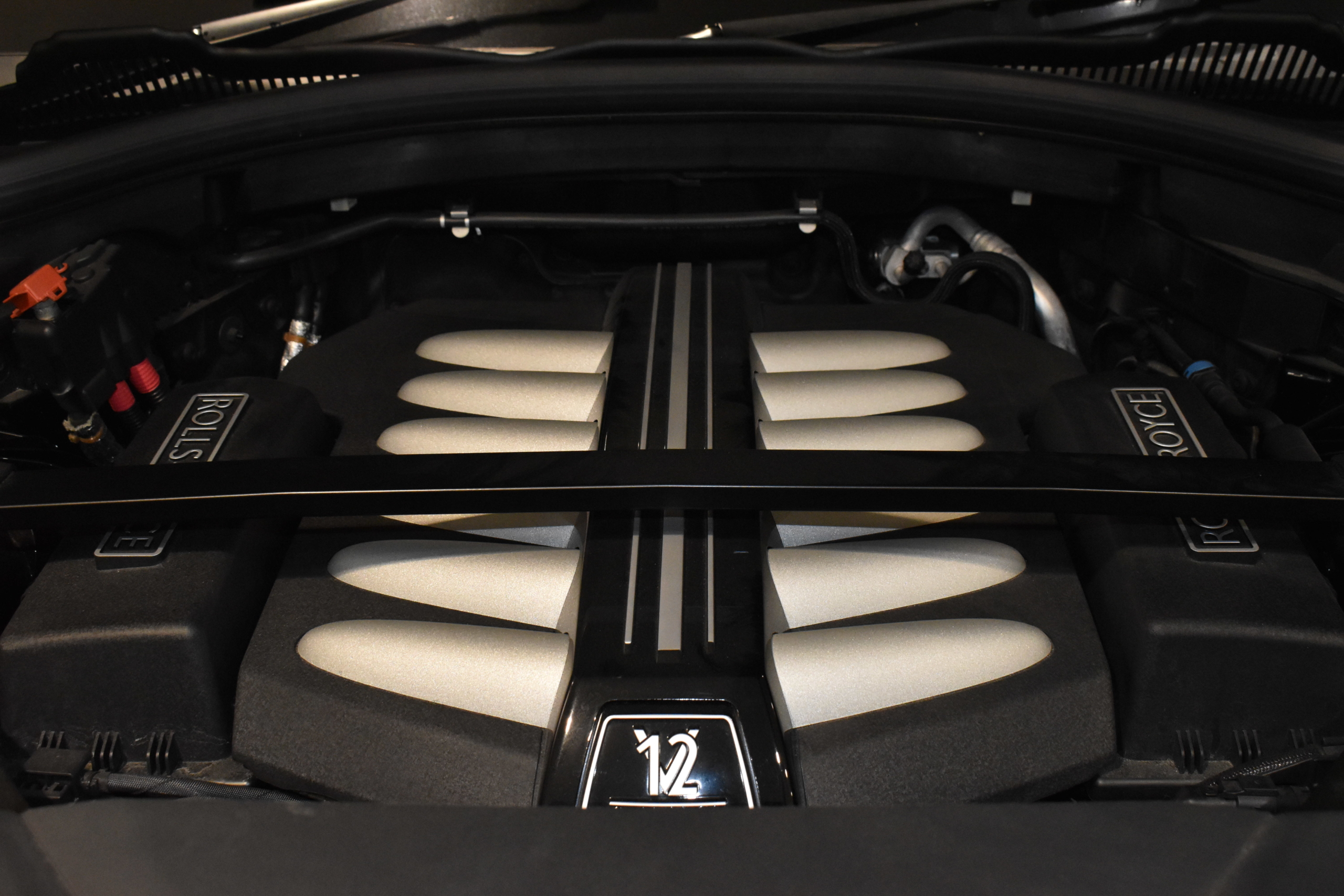 ROLLS ROYCE　CULLINAN　ビスポークオーディオ　ベンチレーション＆シートヒーター　マッサージ機能　リアエンターシステム　RRヘッドレスト刺繍　HUD　22インチAW　ホワイトレザー　ウッドインテリア