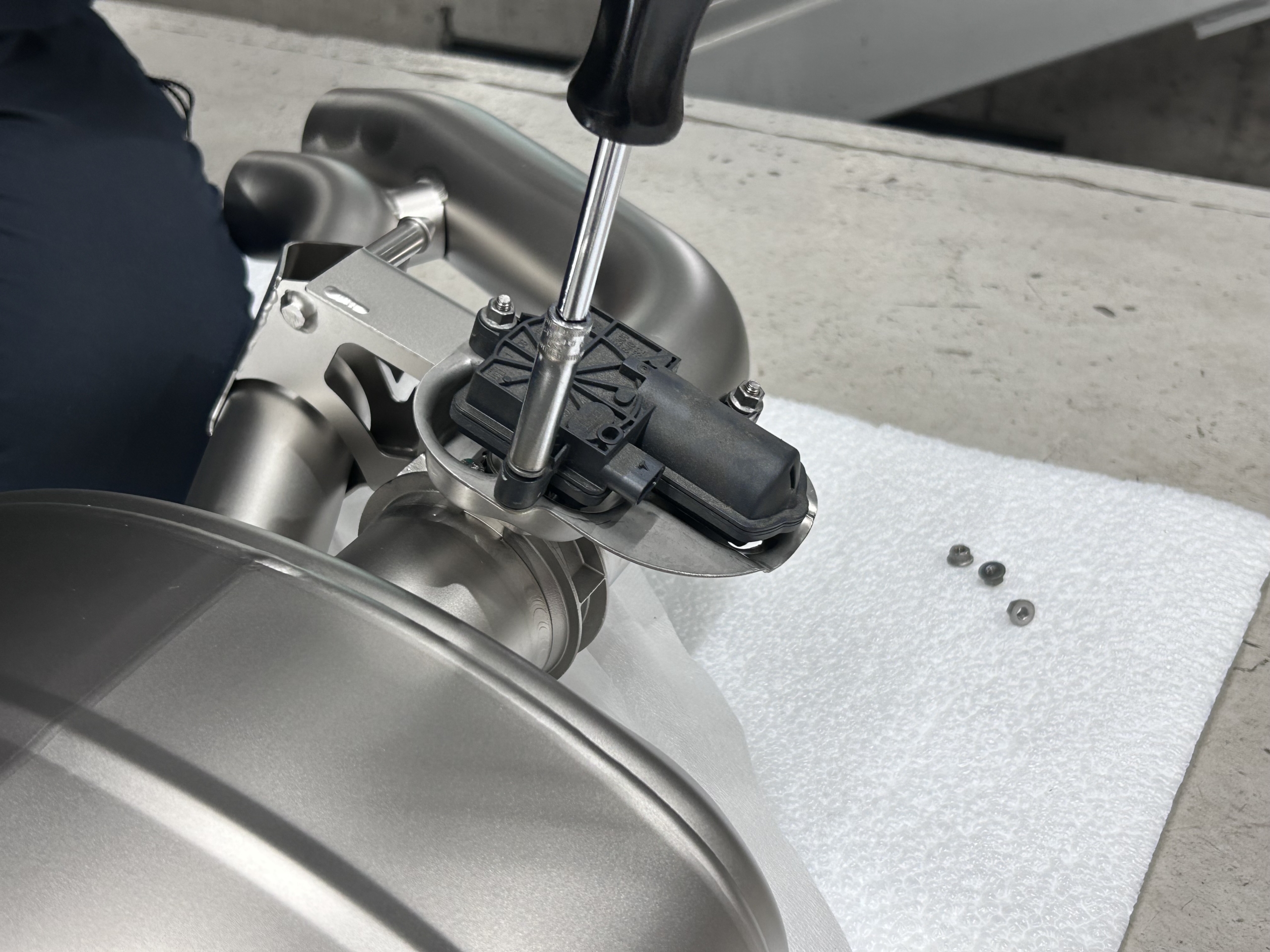 GLS63 Akrapovic マフラー交換 電動サイドステップ