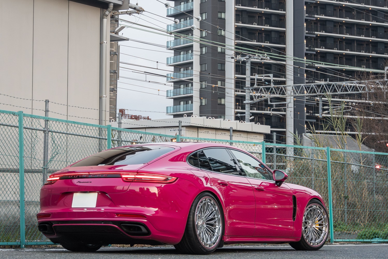 ポルシェ　971　パナメーラ　AKforged 22インチ　ホイール交換　カスタム
