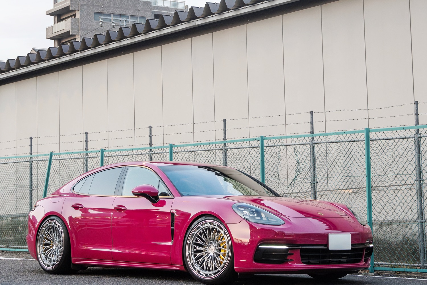 ポルシェ　971　パナメーラ　AKforged 22インチ　ホイール交換　カスタム