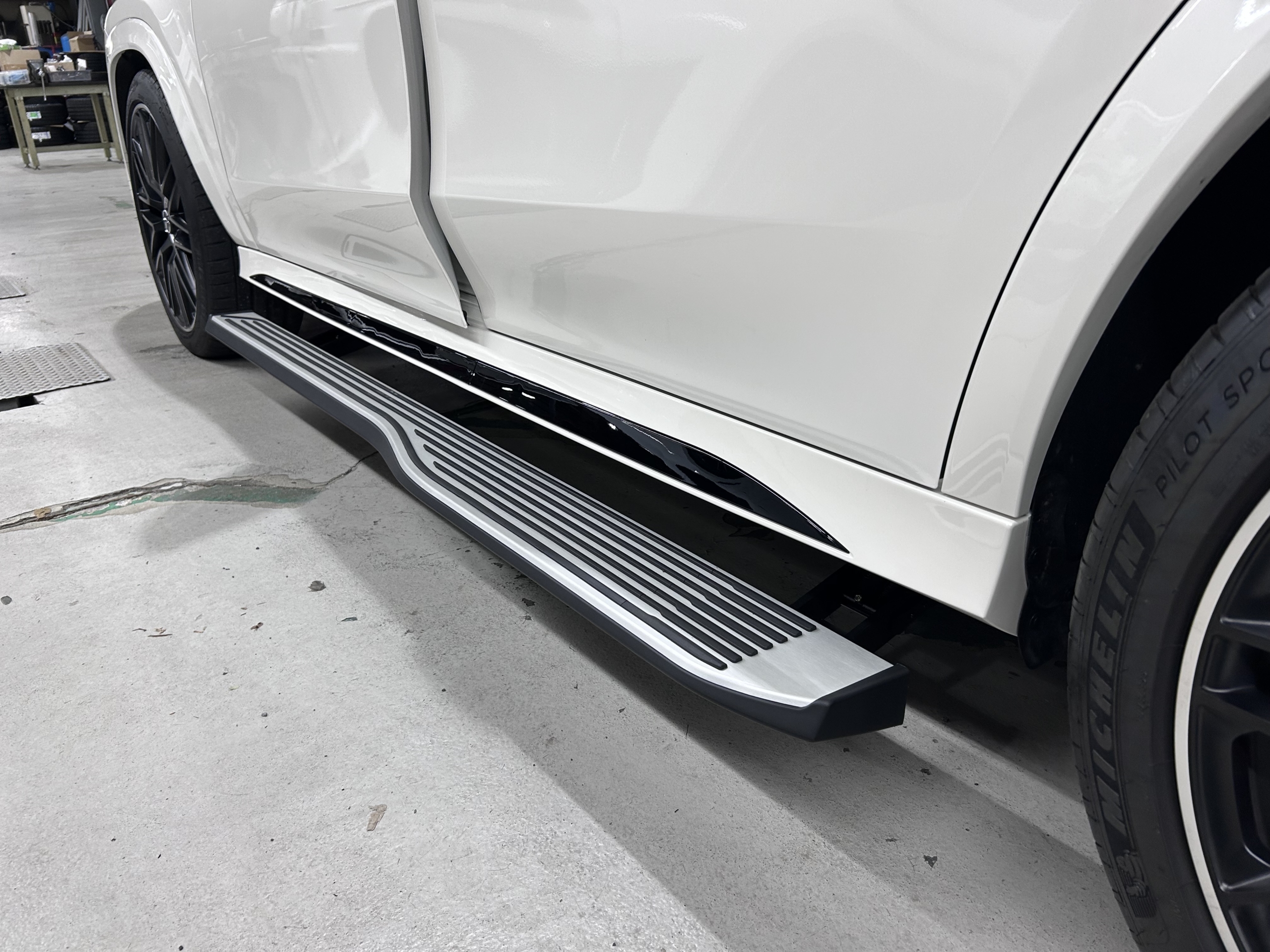 GLS63 Akrapovic マフラー交換 電動サイドステップ