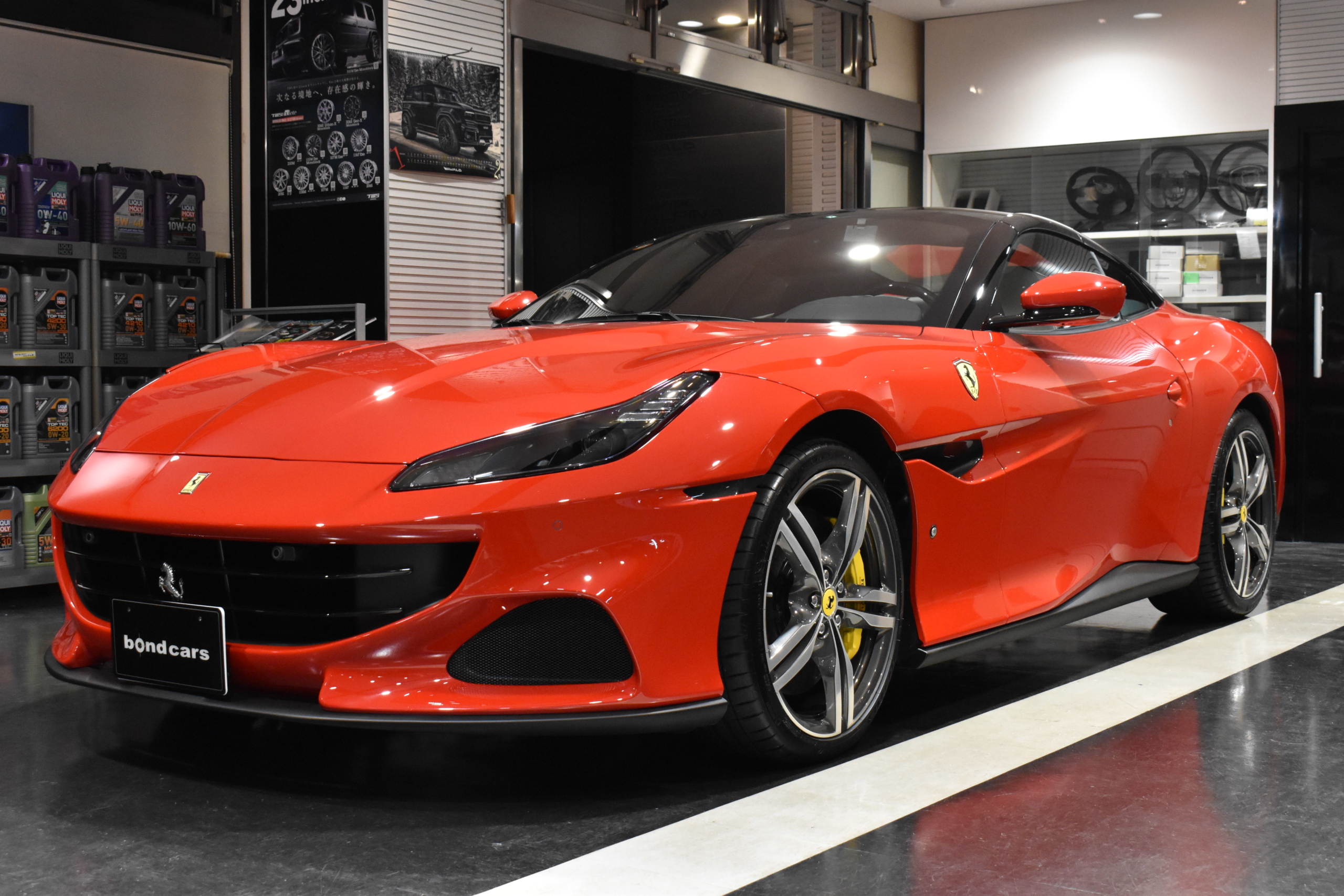 Ferrari　Portofino M　カーボンフロントエアベント・リアエアダクト　カーボンLEDハンドル・セントラルブリッジ・カップホルダー　ヘッドレスト跳馬刺繍　ツートーンボディカラー　ブラックテールパイプ　マグネライドサスペンション（DUAL）　フル電動シート　シートヒーター＆ベンチレーション