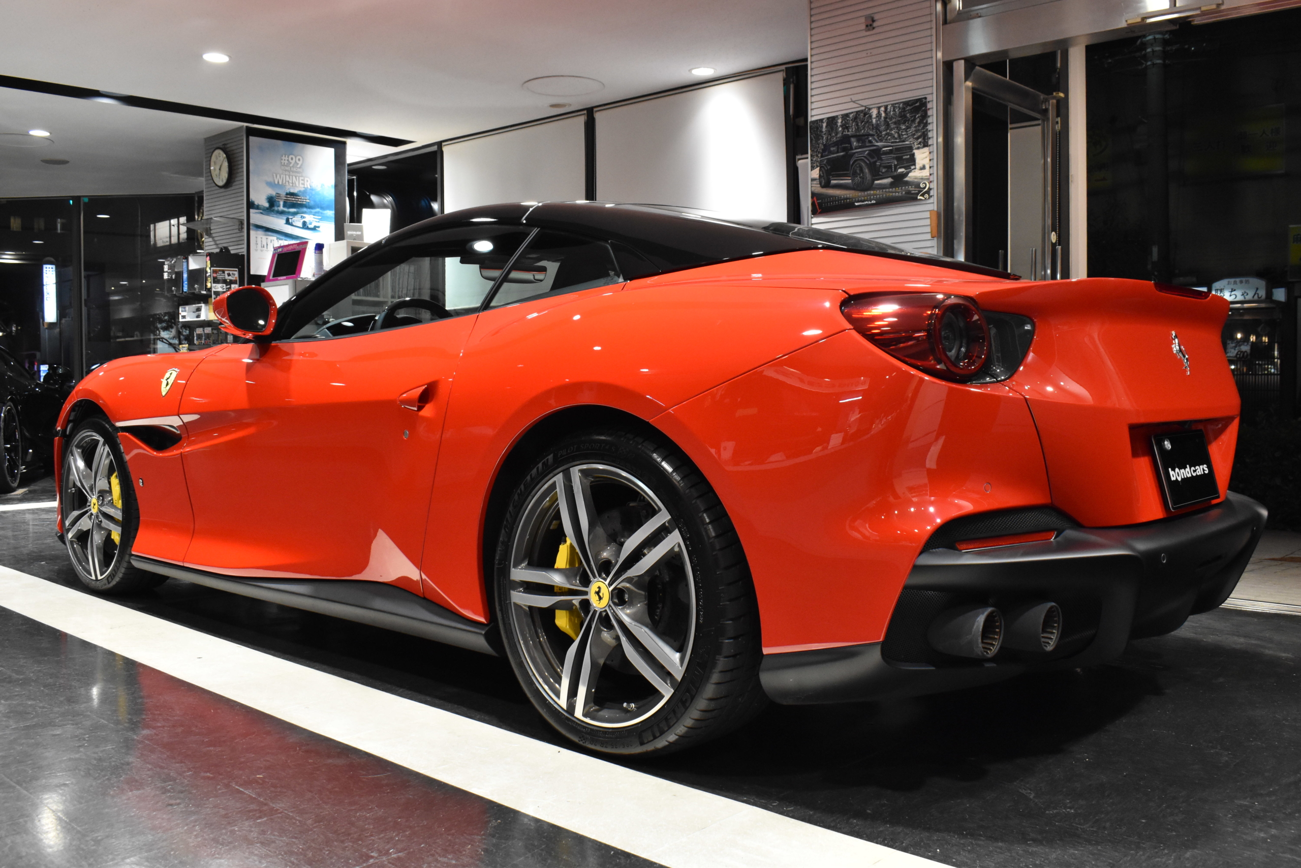Ferrari　Portofino M　カーボンフロントエアベント・リアエアダクト　カーボンLEDハンドル・セントラルブリッジ・カップホルダー　ヘッドレスト跳馬刺繍　ツートーンボディカラー　ブラックテールパイプ　マグネライドサスペンション（DUAL）　フル電動シート　シートヒーター＆ベンチレーション