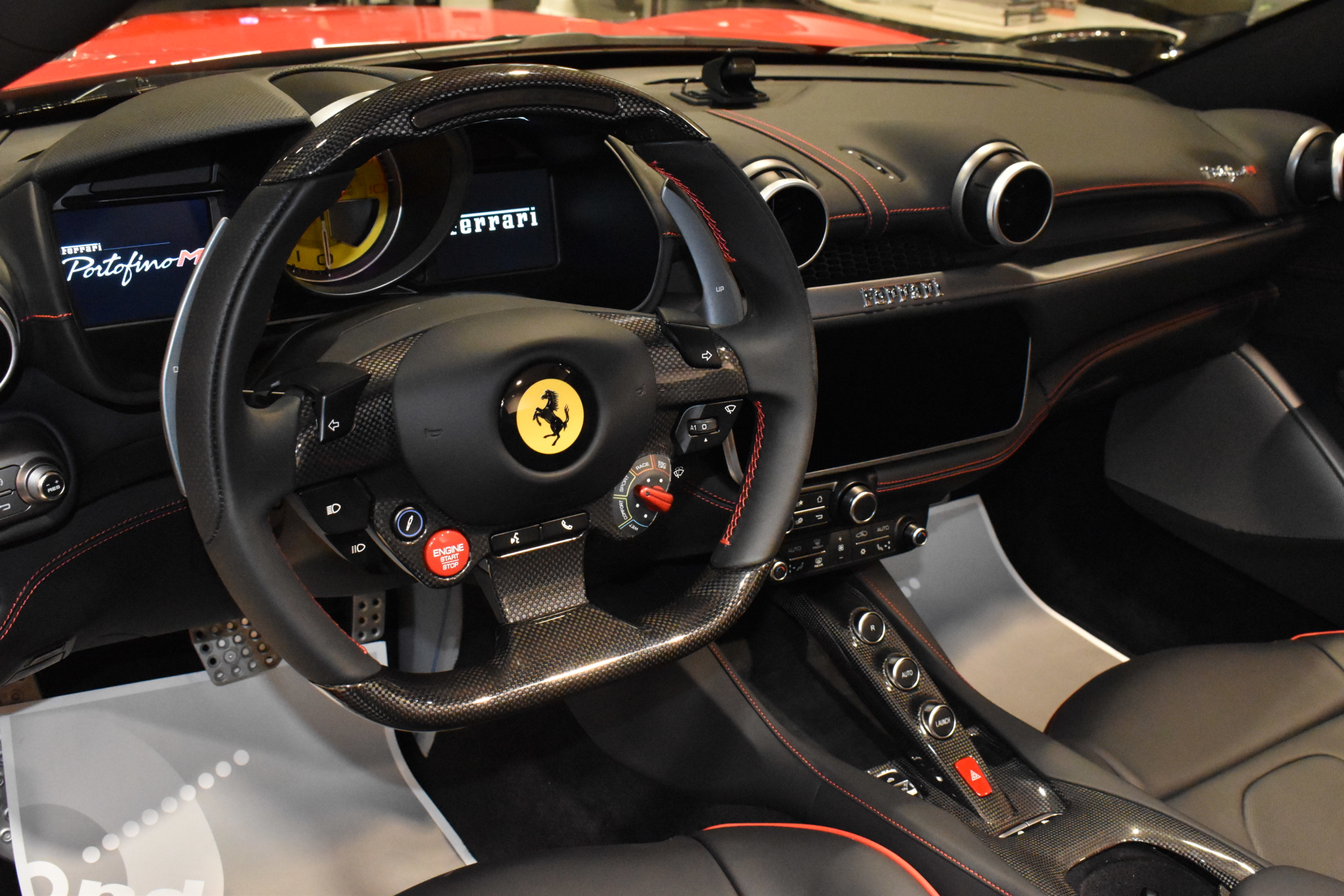Ferrari　Portofino M　カーボンフロントエアベント・リアエアダクト　カーボンLEDハンドル・セントラルブリッジ・カップホルダー　ヘッドレスト跳馬刺繍　ツートーンボディカラー　ブラックテールパイプ　マグネライドサスペンション（DUAL）　フル電動シート　シートヒーター＆ベンチレーション