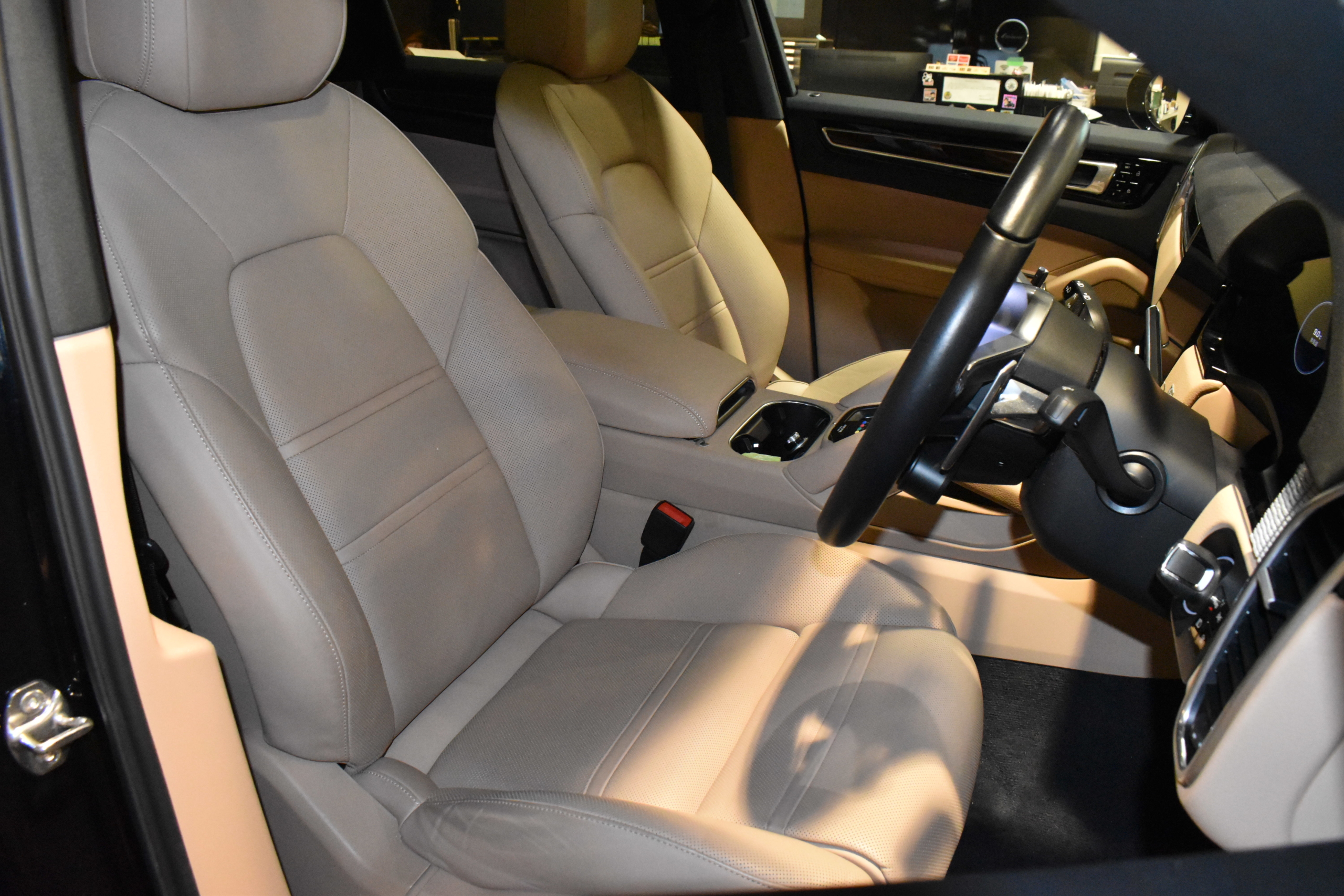 Porsche Cayenne Coupe　エアサス　スポーツエギゾースト　２２インチAW　LEDヘッドライト　14Wayコンフォートシート　テックアートフロントリップ　地デジ　レーダー＆ドライブレコーダー