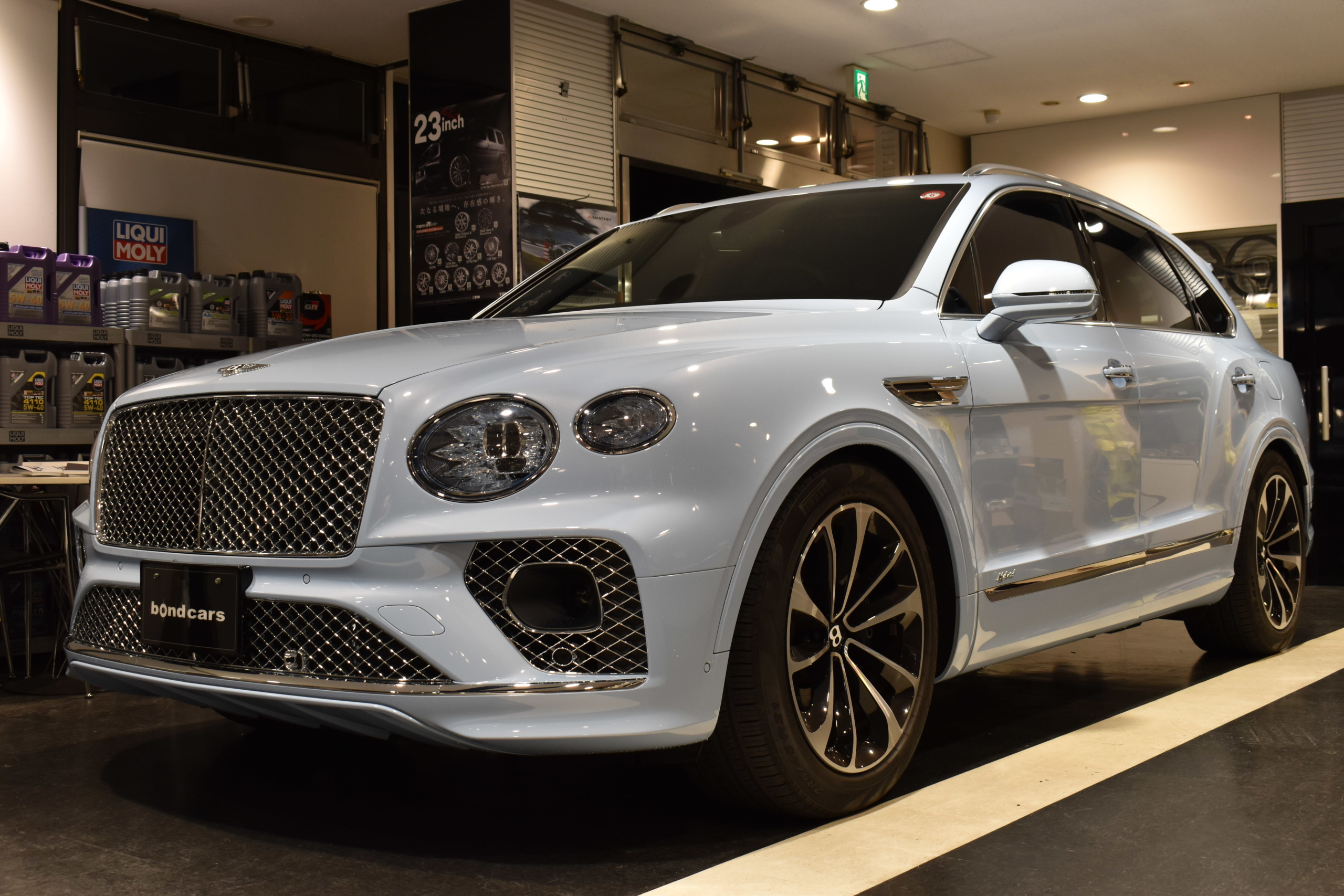 BENTLEY Bentayga Hybrid　　ディーラー車　右ハンドル　ハイブリッド　全席シートヒーター＆ベンチレーション　ステアリングヒーター　パノラミックスライディングルーフ　ソフトクローズ