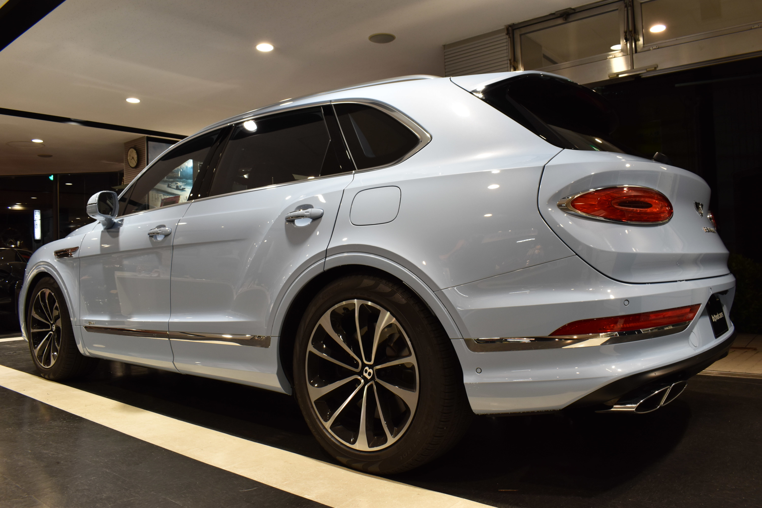 BENTLEY Bentayga Hybrid　　ディーラー車　右ハンドル　ハイブリッド　全席シートヒーター＆ベンチレーション　ステアリングヒーター　パノラミックスライディングルーフ　ソフトクローズ