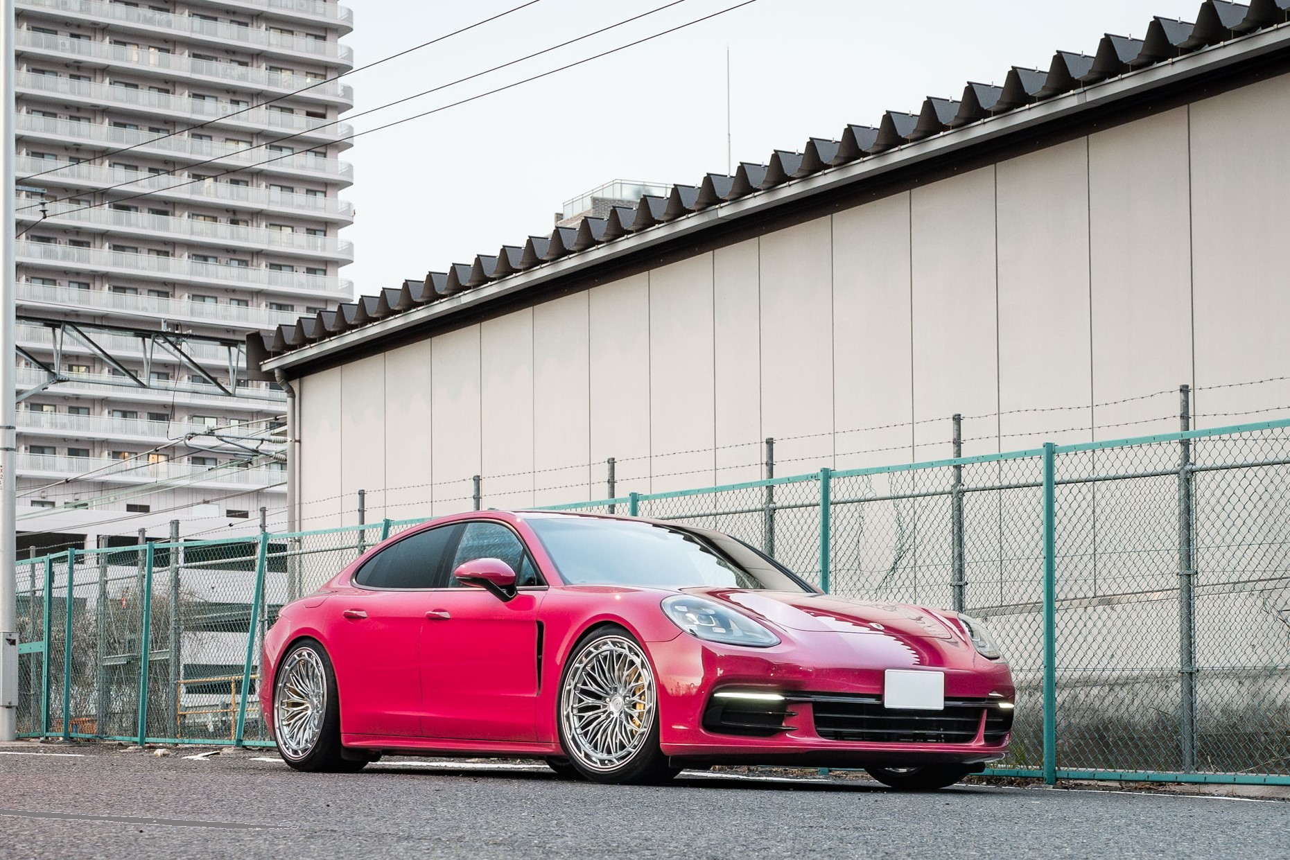 ポルシェ　971　パナメーラ　AKforged 22インチ　ホイール交換　カスタム