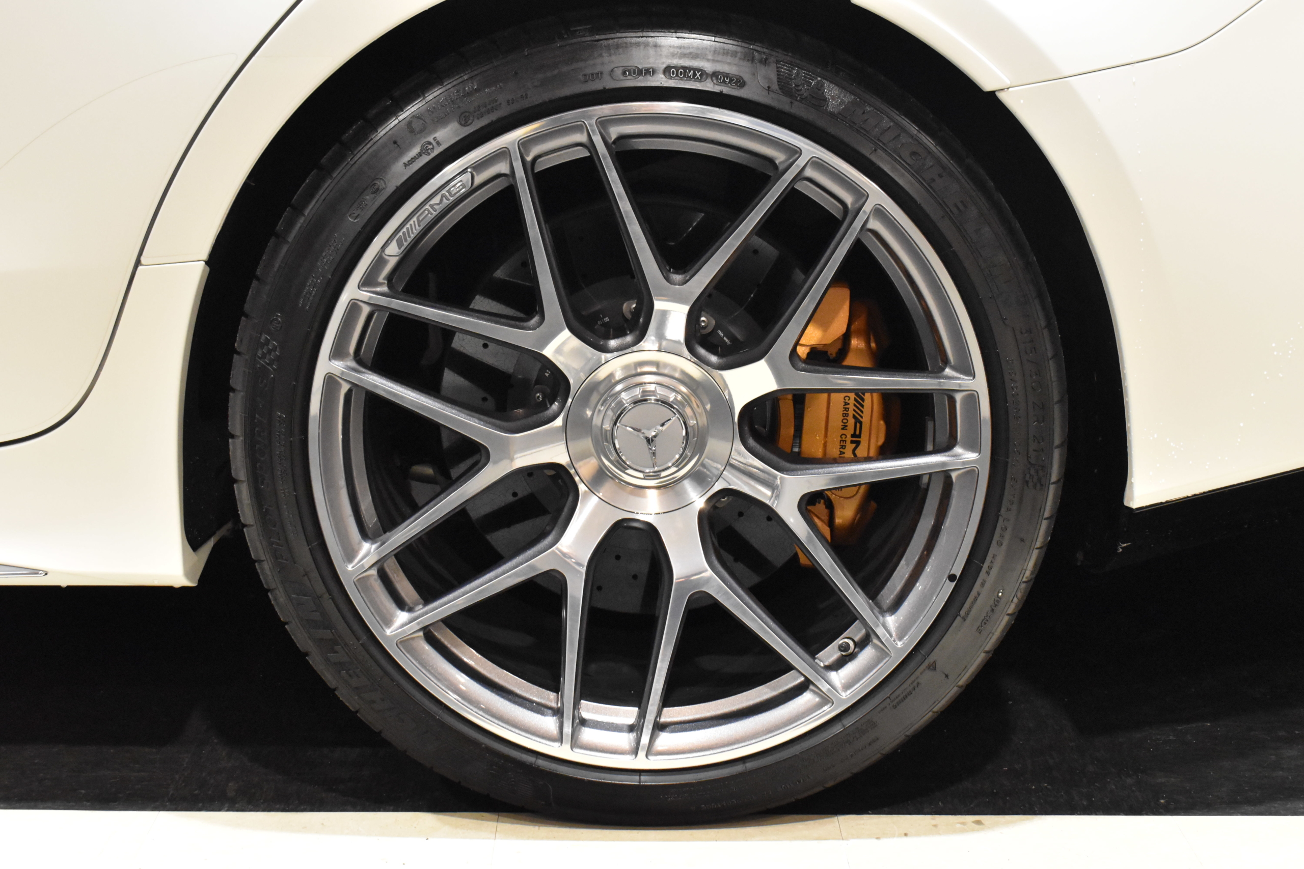 メルセデスAMG 　GT63ｓ　4Dクーペ　Eパフォーマンス　ファーストED　マグノカシミヤホワイト　ヨットブルー/ブラック内装　カーボンブレーキ　天面ポリッシュアルミホイール　レーダー＆ドライブレコーダー