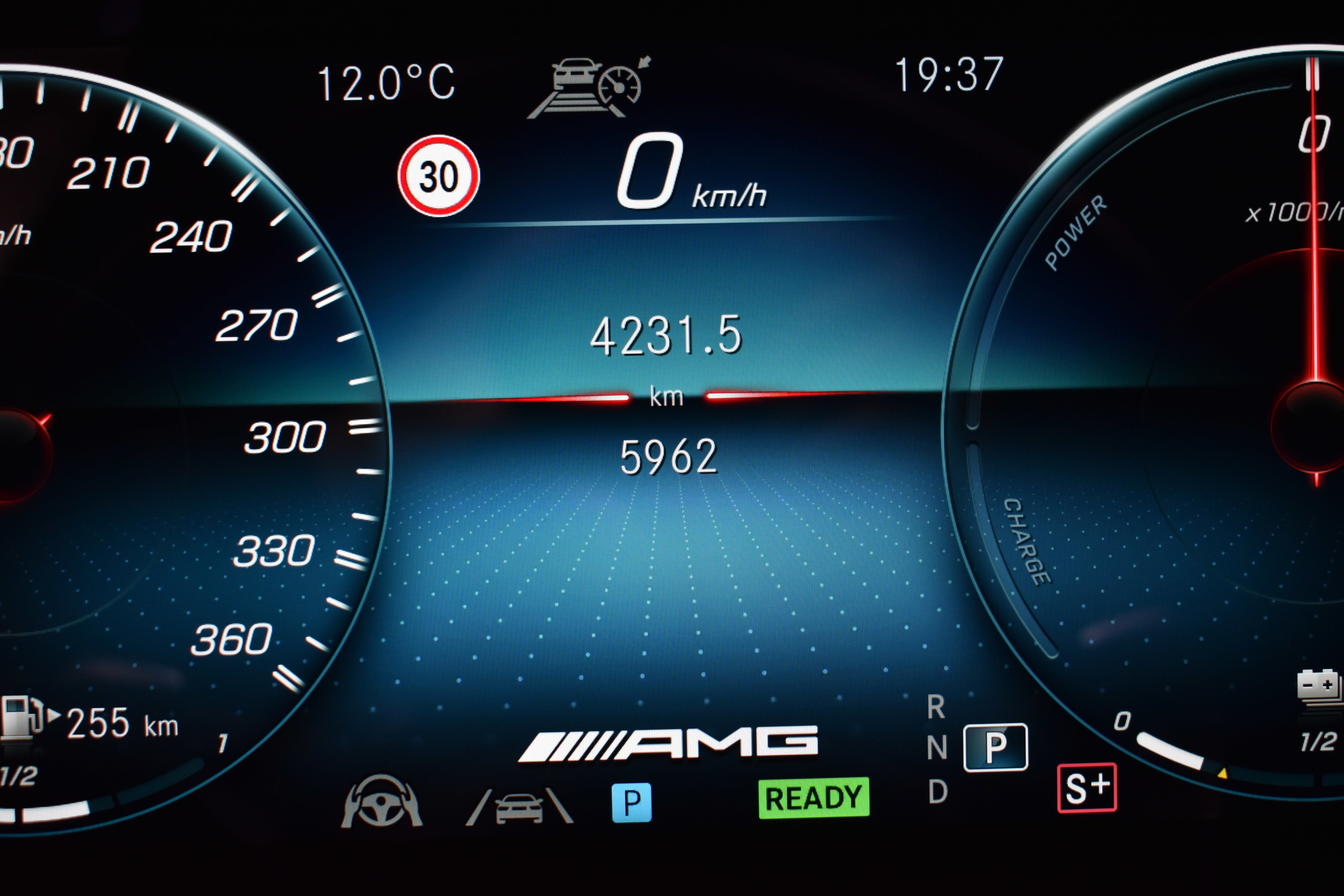 メルセデスAMG 　GT63ｓ　4Dクーペ　Eパフォーマンス　ファーストED　マグノカシミヤホワイト　ヨットブルー/ブラック内装　カーボンブレーキ　天面ポリッシュアルミホイール　レーダー＆ドライブレコーダー