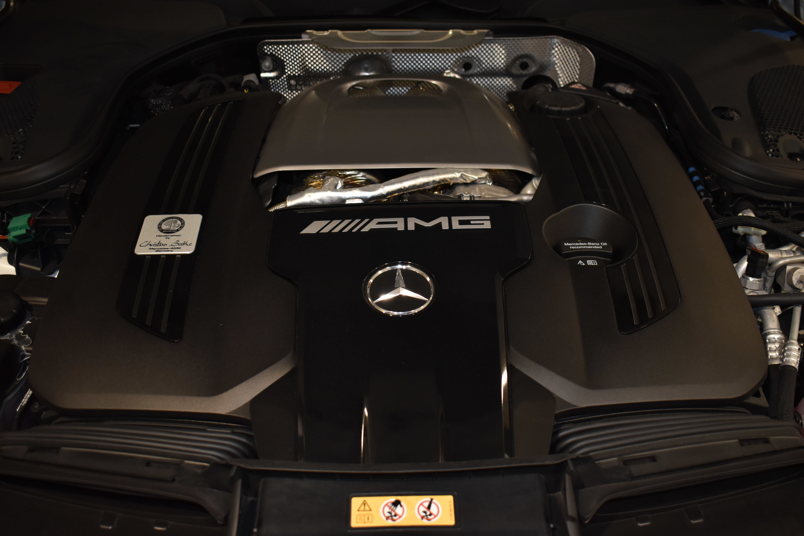 メルセデスAMG 　GT63ｓ　4Dクーペ　Eパフォーマンス　ファーストED　マグノカシミヤホワイト　ヨットブルー/ブラック内装　カーボンブレーキ　天面ポリッシュアルミホイール　レーダー＆ドライブレコーダー