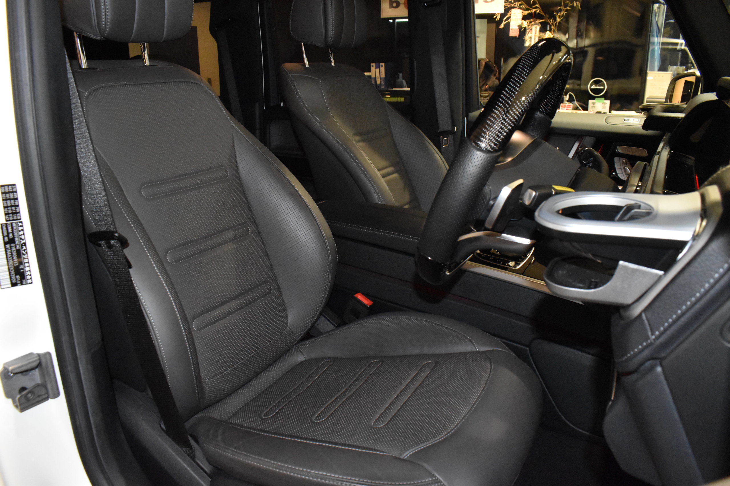 G400d　マヌファクトゥーアプログラム　G63仕様フロントマスク　BRABUSフロントリップ　BRABUSモノR22インチAW　アンビエントエアアウトレット　レーダー＆ドライブレコーダー