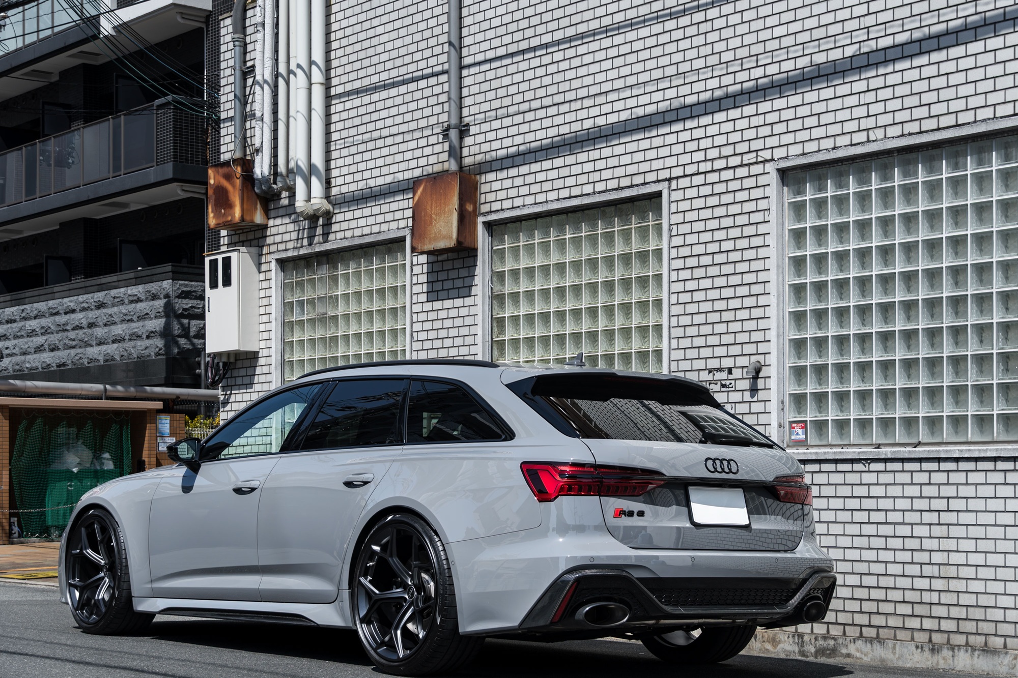 アウディ RS6 ローダウン　KW スペーサー