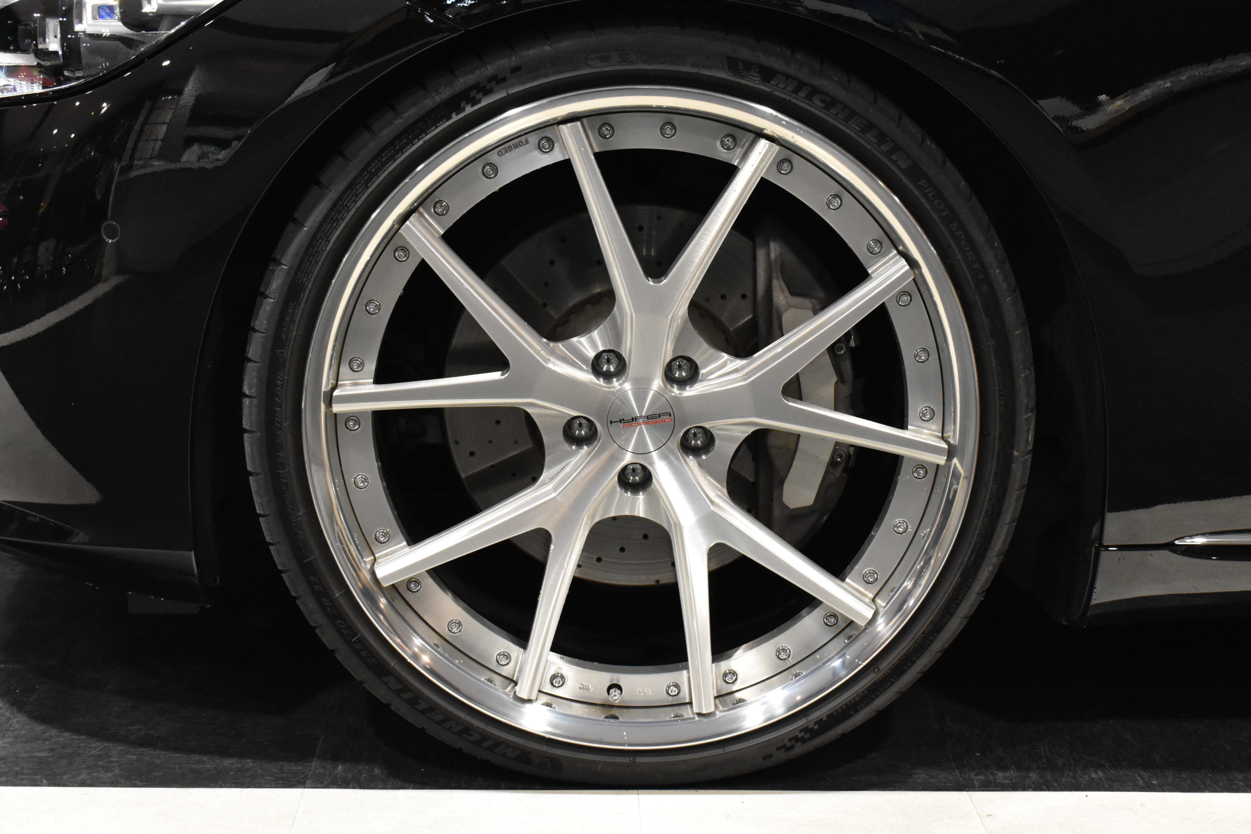 メルセデスマイバッハ　S580　4MATIC　オブシディアンブラック　グレーレザーシート　HYPERFORGED LC-5 ２２インチＡＷ　ロワリングキット　フロントメッキグリル　3Ｄツィーター 　レーダー＆ドライブレコーダー