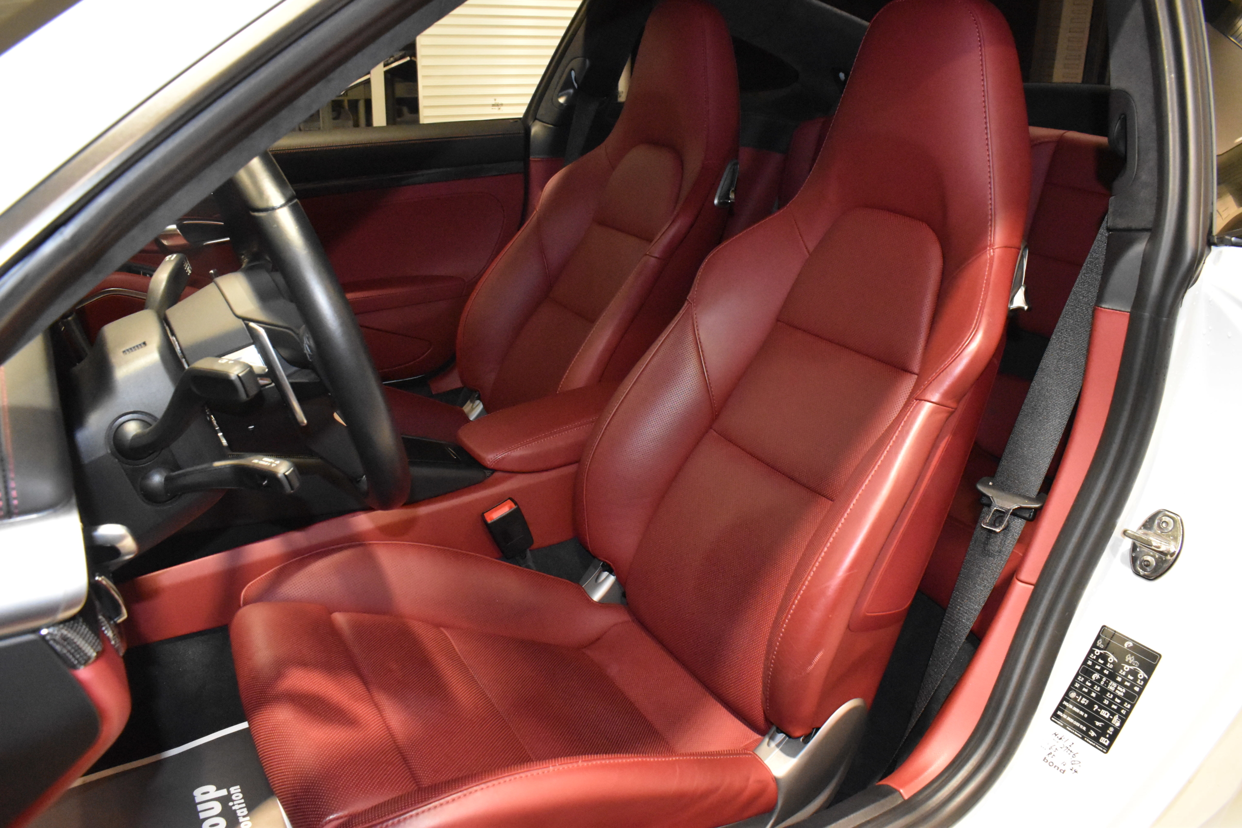 991.2 ターボS　キャララホワイトM　赤革（シートヒーター＆ベンチレーション）　左ハンドル　BOSE　ACC　PCCB　エントリーアンドドライブ　カーボンインテリア　レーダー