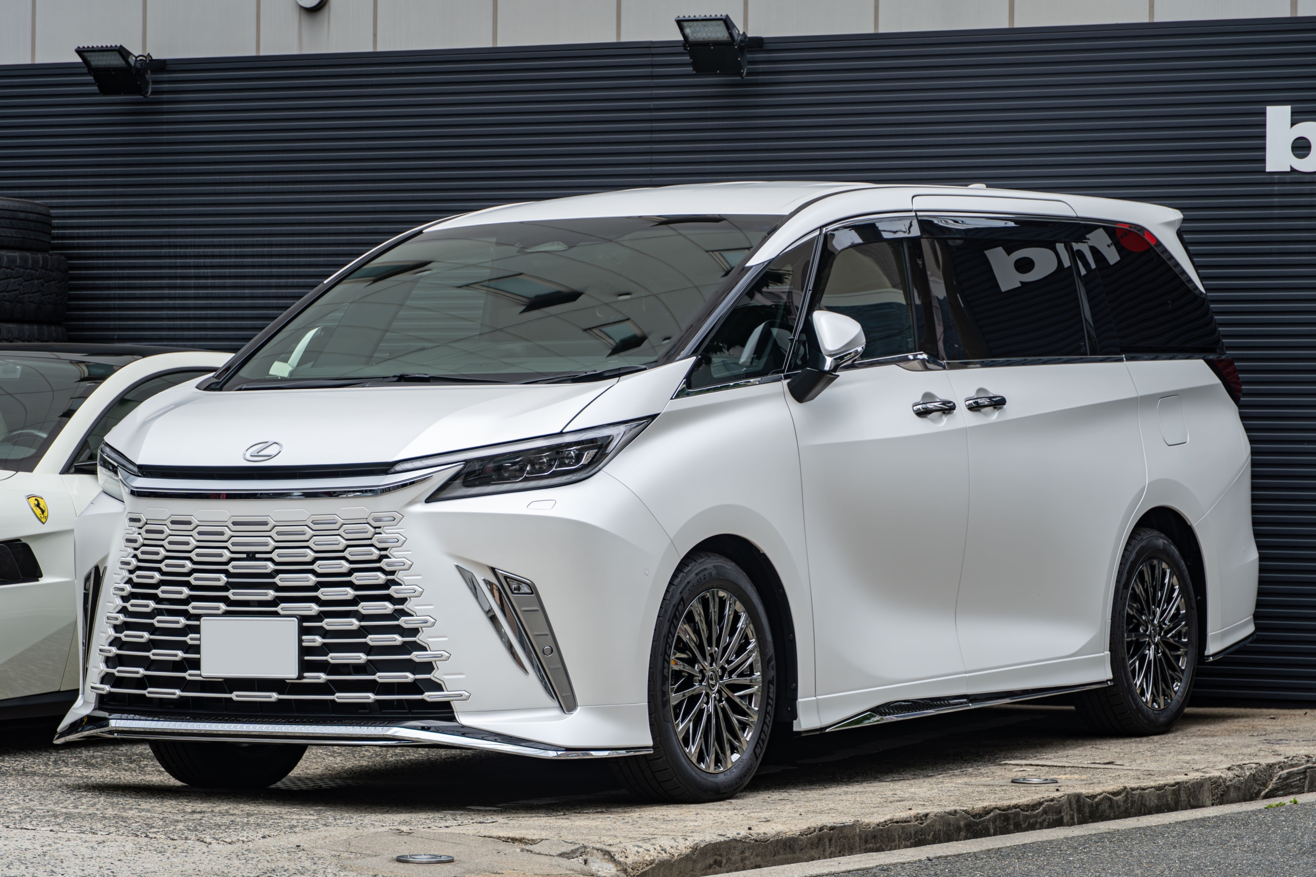 LEXUS LM500h×プロテクションフィルム施工！　ボンド大阪