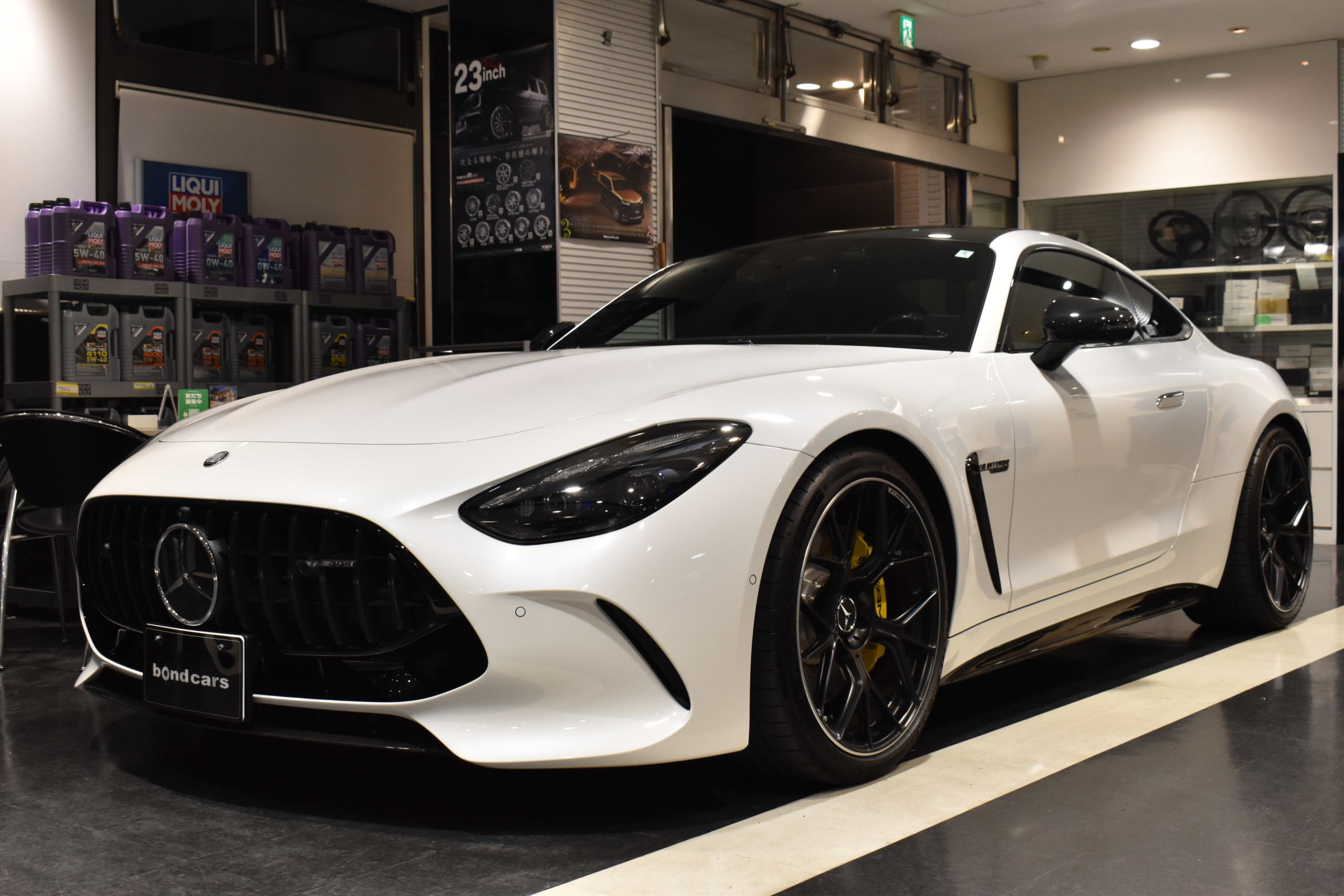 ＡＭＧ　ＧＴ６３　４Ｍ　クーペ　オパリスホワイト　パノラミックルーフ　ブルメスターハイエンドサウンドシステム　可倒式リアシート　AMGパフォーマンスパッケージ　AMGカーボンパッケージ
