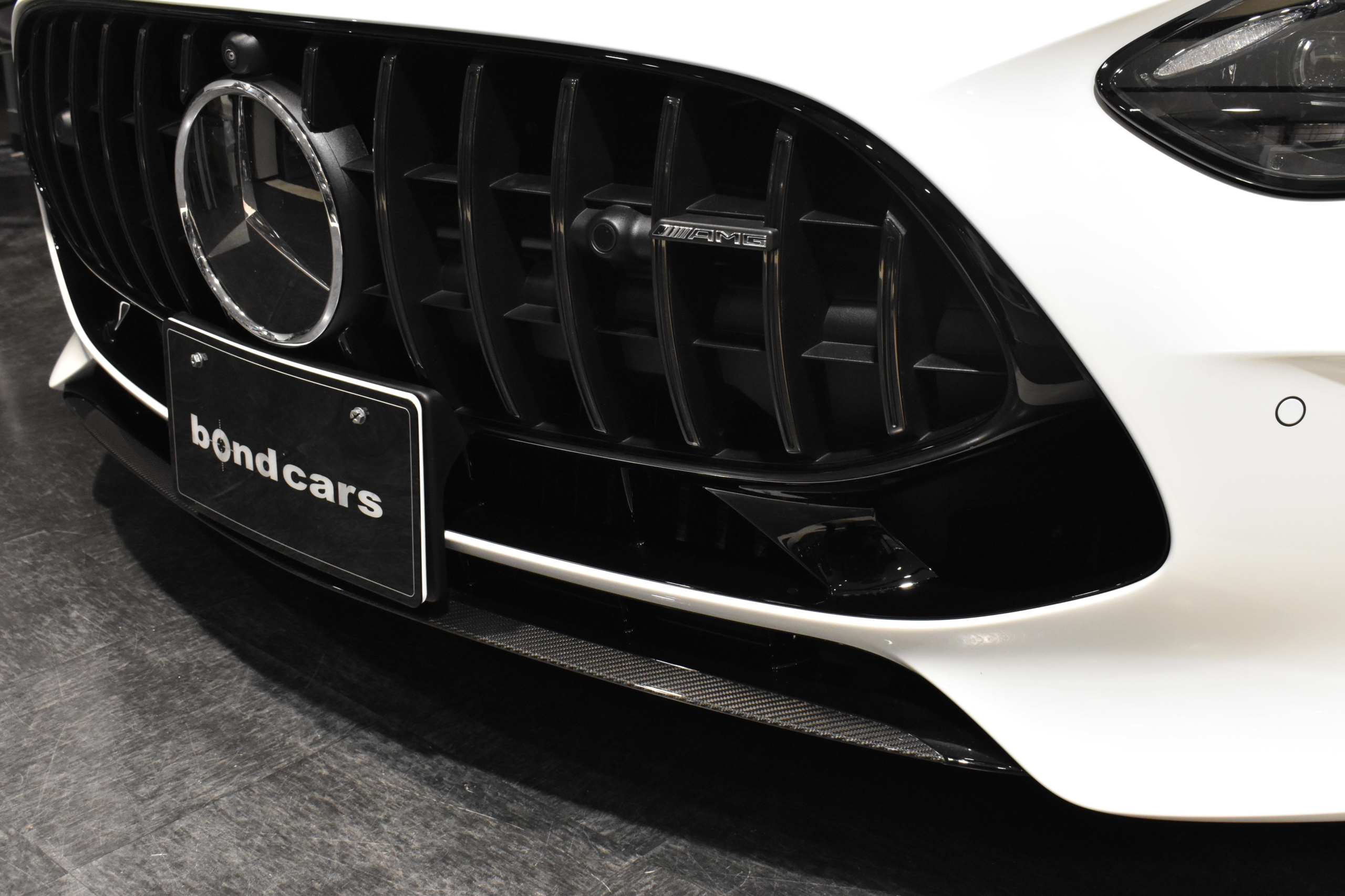 ＡＭＧ　ＧＴ６３　４Ｍ　クーペ　オパリスホワイト　パノラミックルーフ　ブルメスターハイエンドサウンドシステム　可倒式リアシート　AMGパフォーマンスパッケージ　AMGカーボンパッケージ
