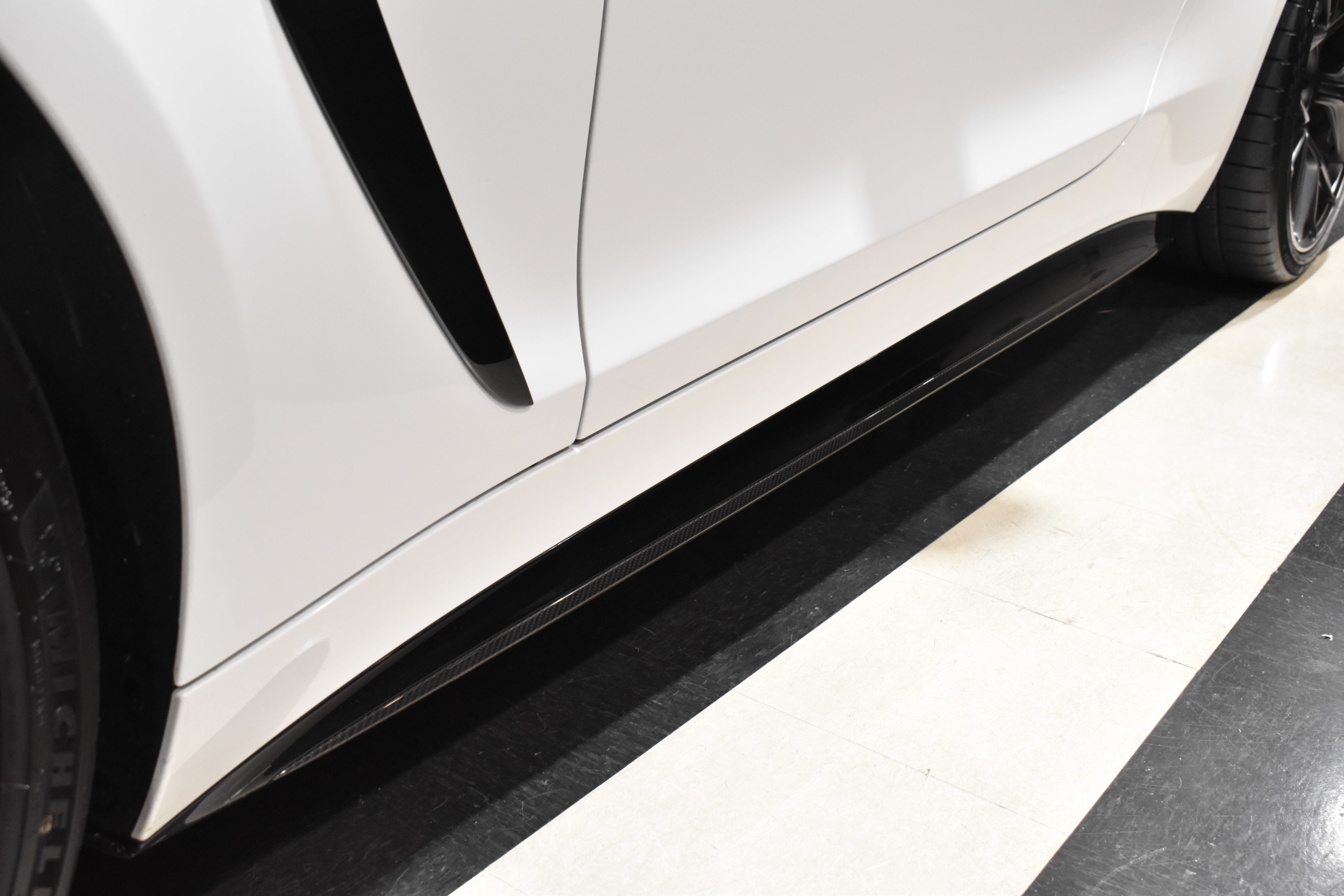 ＡＭＧ　ＧＴ６３　４Ｍ　クーペ　オパリスホワイト　パノラミックルーフ　ブルメスターハイエンドサウンドシステム　可倒式リアシート　AMGパフォーマンスパッケージ　AMGカーボンパッケージ
