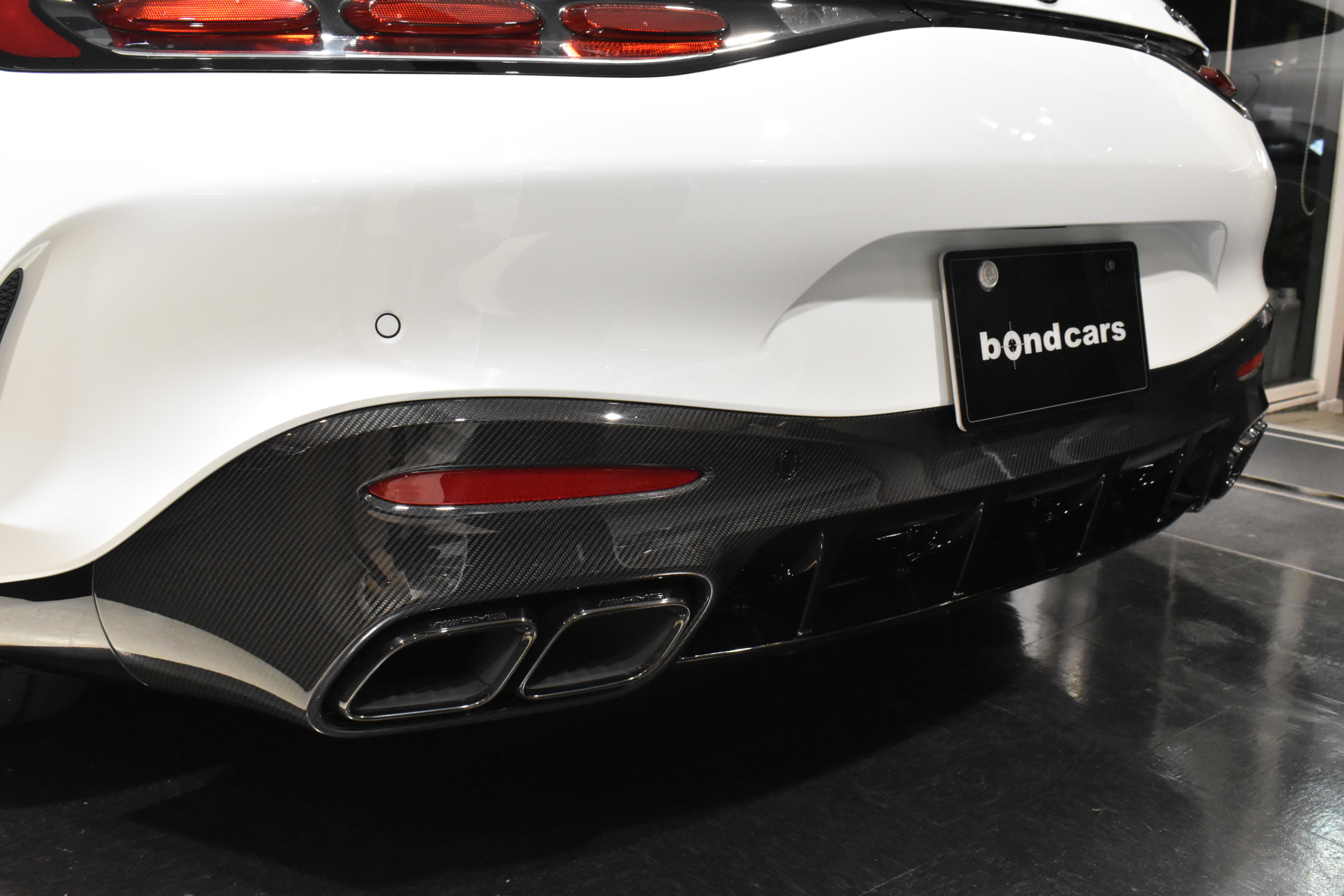 ＡＭＧ　ＧＴ６３　４Ｍ　クーペ　オパリスホワイト　パノラミックルーフ　ブルメスターハイエンドサウンドシステム　可倒式リアシート　AMGパフォーマンスパッケージ　AMGカーボンパッケージ