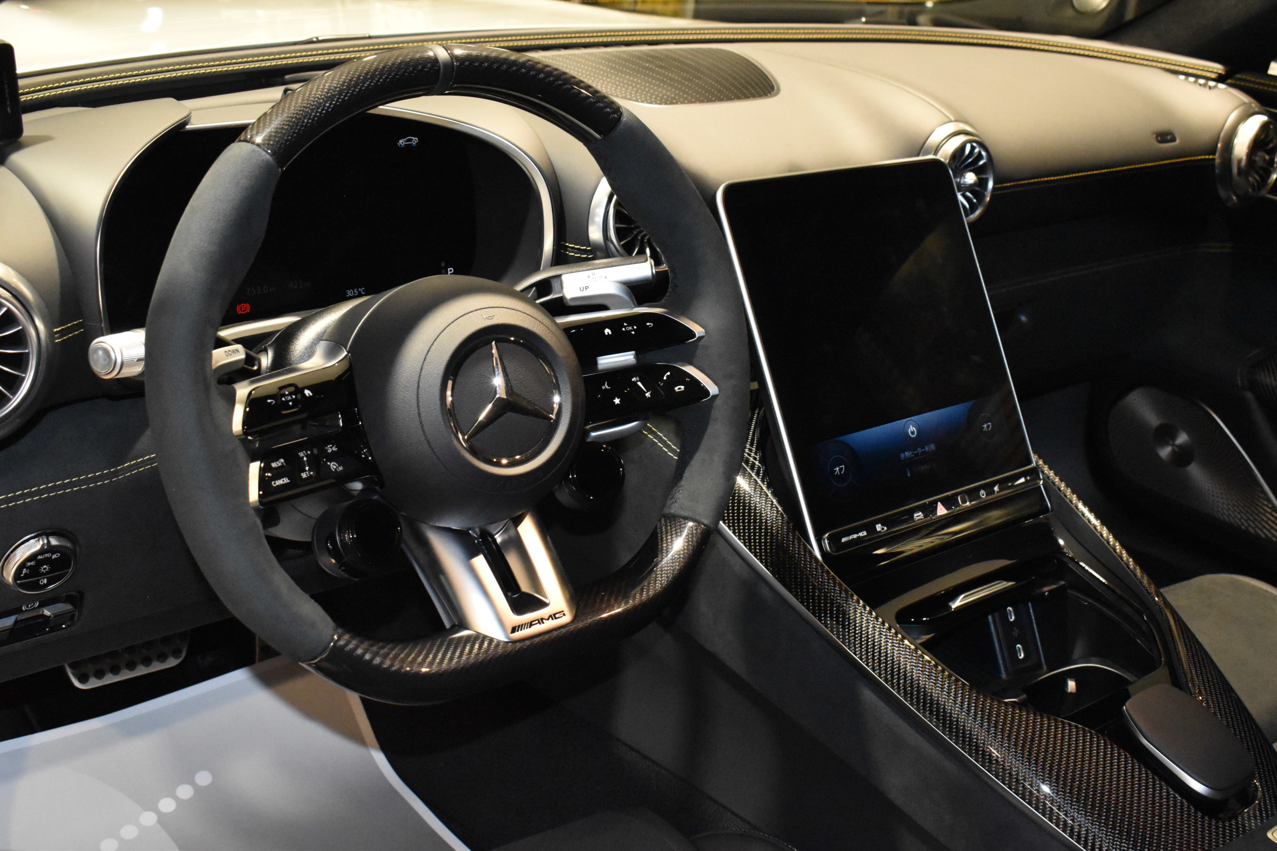 ＡＭＧ　ＧＴ６３　４Ｍ　クーペ　オパリスホワイト　パノラミックルーフ　ブルメスターハイエンドサウンドシステム　可倒式リアシート　AMGパフォーマンスパッケージ　AMGカーボンパッケージ