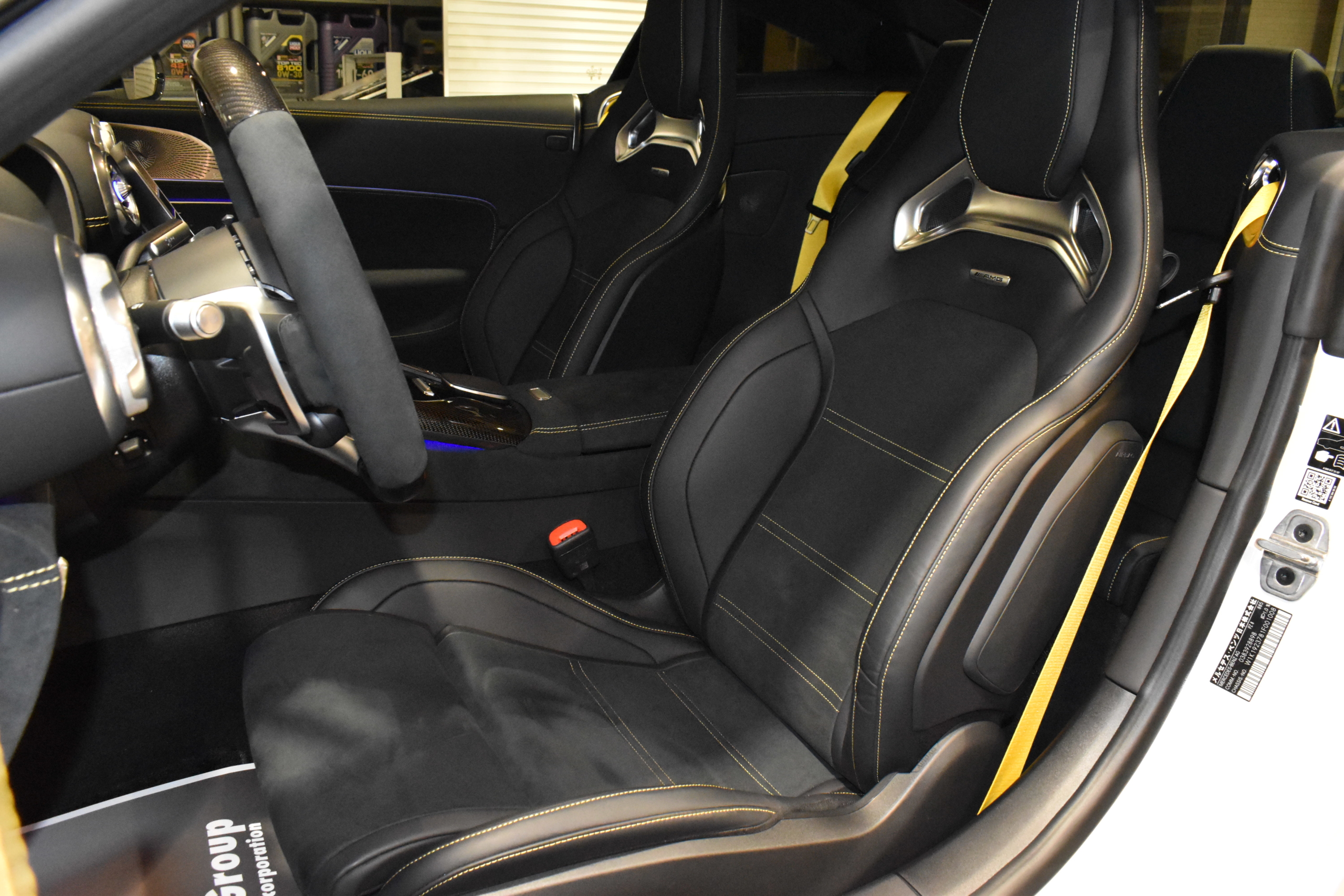ＡＭＧ　ＧＴ６３　４Ｍ　クーペ　オパリスホワイト　パノラミックルーフ　ブルメスターハイエンドサウンドシステム　可倒式リアシート　AMGパフォーマンスパッケージ　AMGカーボンパッケージ