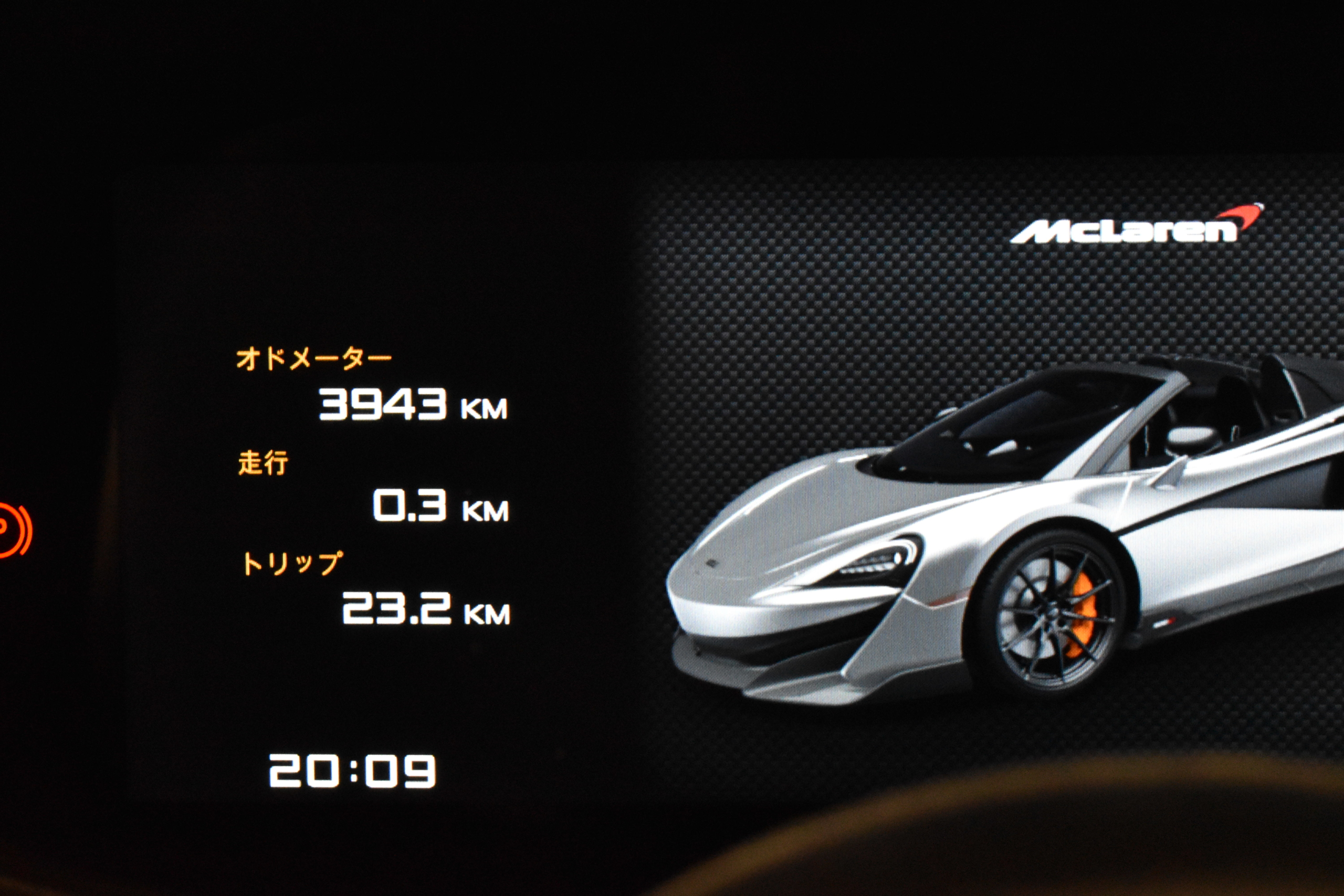 カーボンファイバーアップグレード1 /2 　グロスカーボンフロントフェンダールーバー 　ウルトラウエイトダイヤモンドカットアルミホイール 　スペシャルカラーブレーキキャリパー/アゾレス 　カーボンインテリア 　セキュリティパック 　プロテクションフィルム（フロント＆ロッカーパネル） ドライブレコーダー ＆レーダー