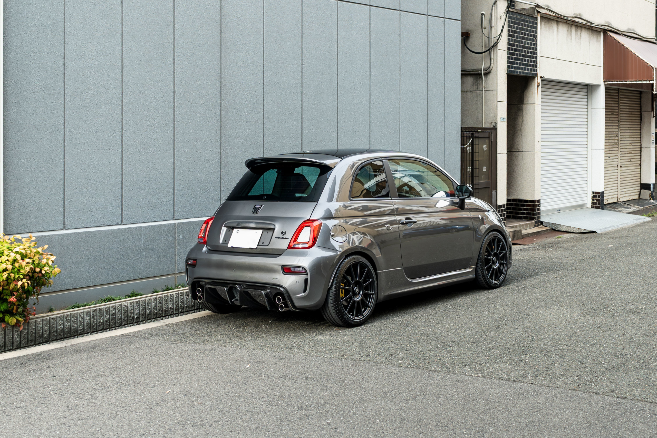 アバルト　695　ＫＷ　車高調　カーボン　エアロ　カスタム