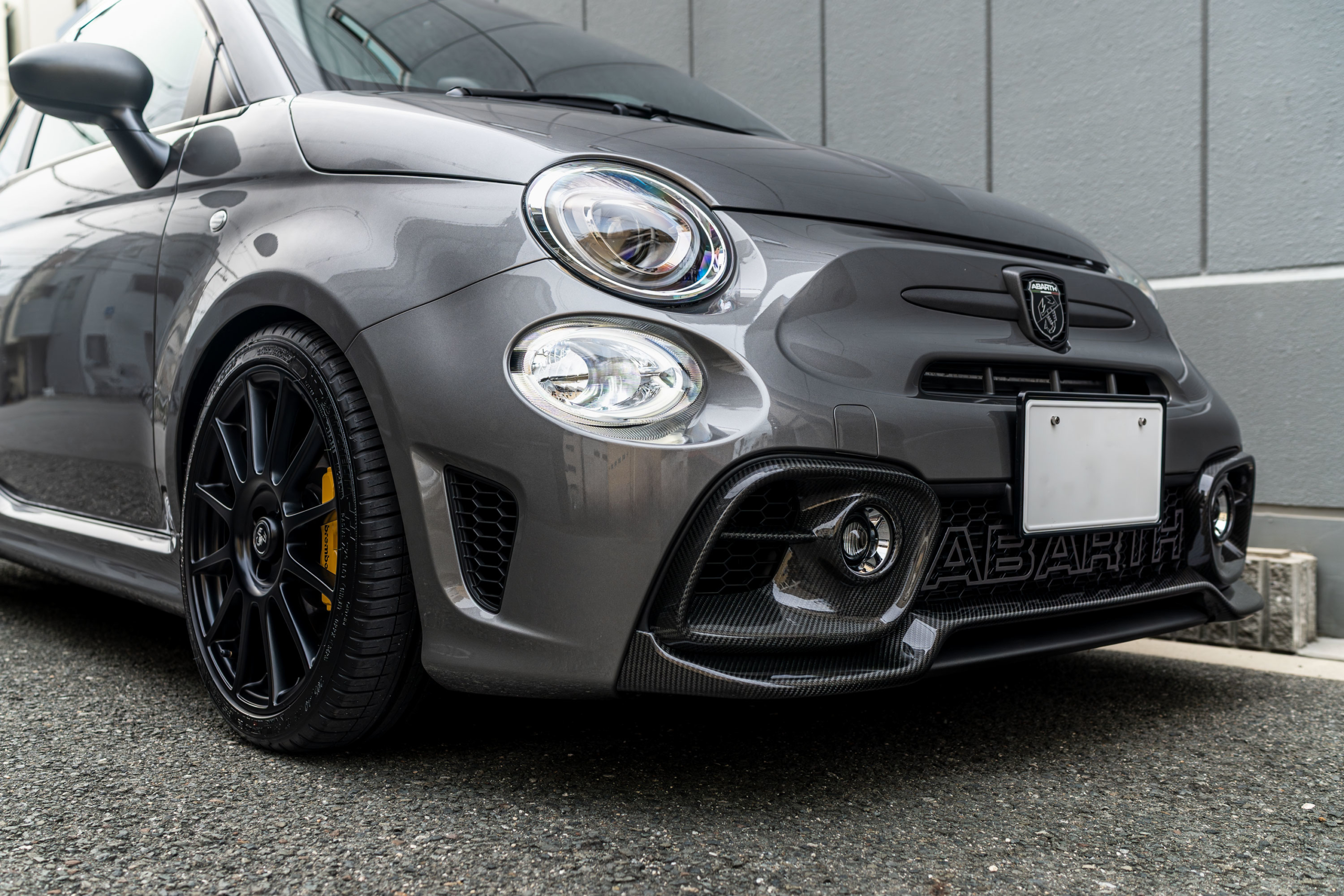 アバルト　695　ＫＷ　車高調　カーボン　エアロ　カスタム