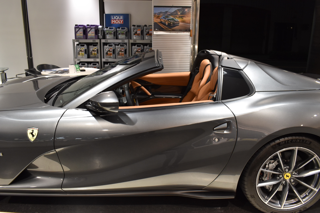 フェラーリ　812GTS　V12　左ハンドル　新着入庫車両　ボンド大阪　ボンドカーズ