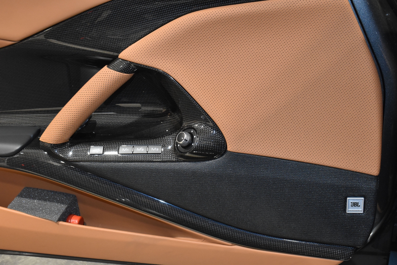 フェラーリ　812GTS　V12　左ハンドル　新着入庫車両　ボンド大阪　ボンドカーズ