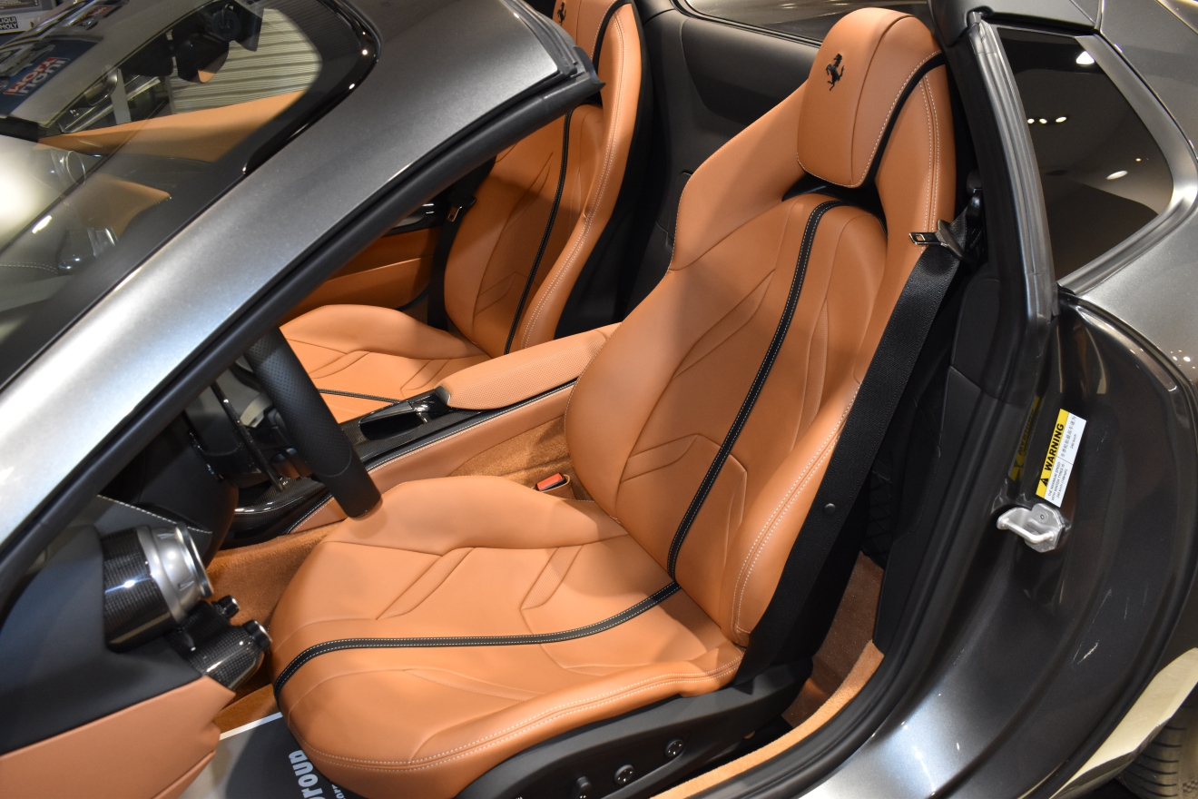 フェラーリ　812GTS　V12　左ハンドル　新着入庫車両　ボンド大阪　ボンドカーズ
